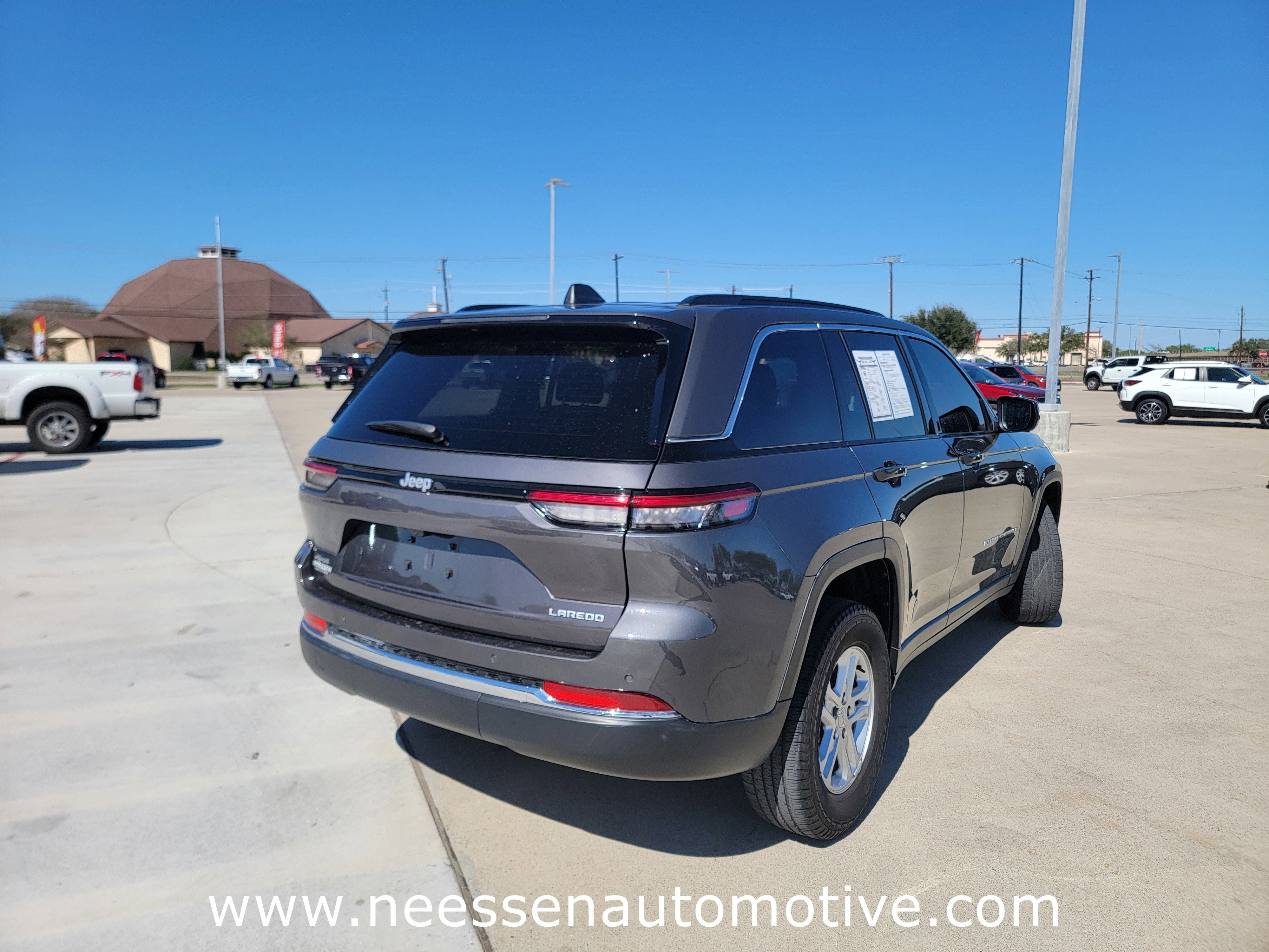 2025 Jeep Grand Cherokee Laredo