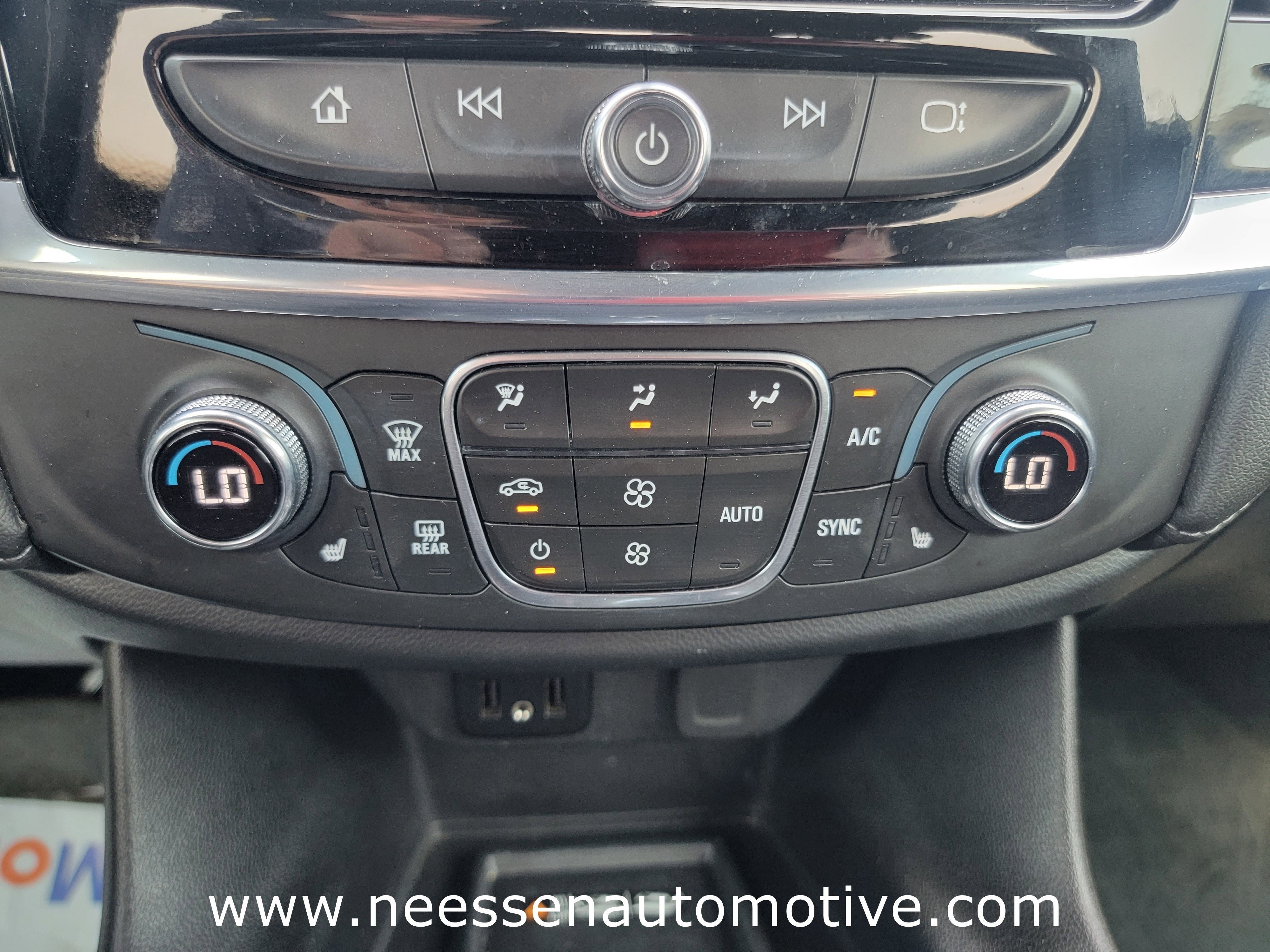 2023 Chevrolet Traverse Base