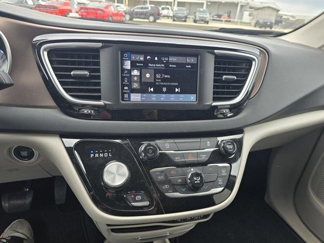 2024 Chrysler Voyager LX