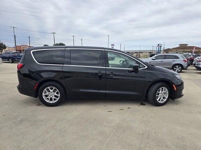 2024 Chrysler Voyager LX
