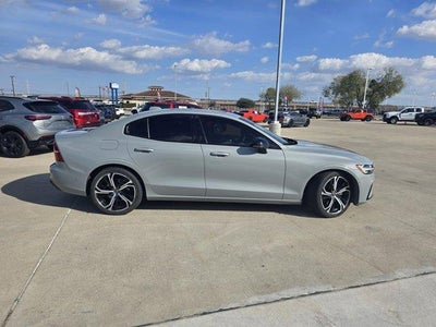2024 Volvo S60 Plus Dark Theme