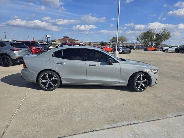 2024 Volvo S60 Plus Dark Theme