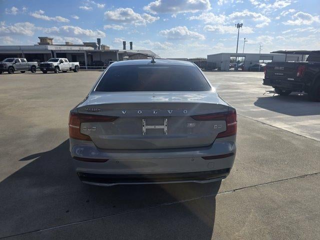 2024 Volvo S60 Plus Dark Theme