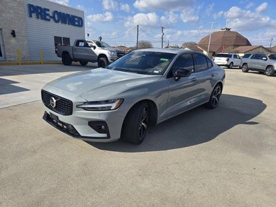 2024 Volvo S60 Plus Dark Theme