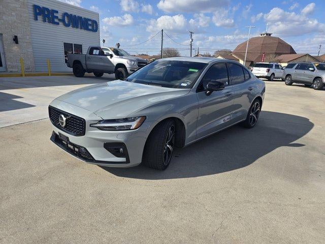 2024 Volvo S60 Plus Dark Theme