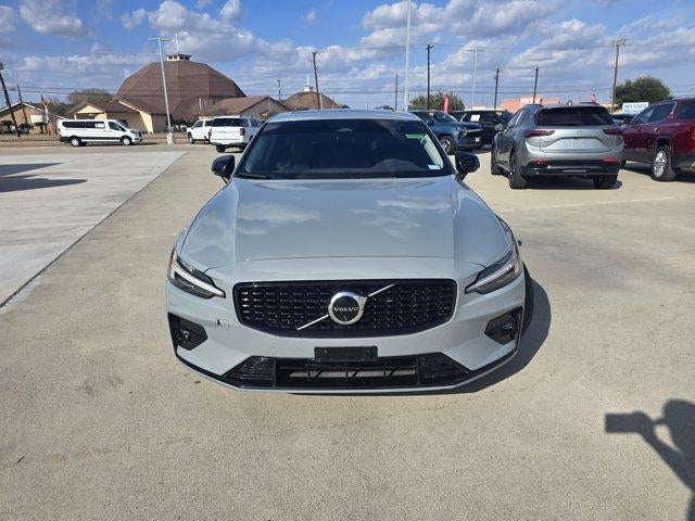 2024 Volvo S60 Plus Dark Theme