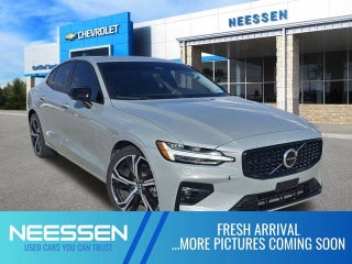 2024 Volvo S60 Plus Dark Theme