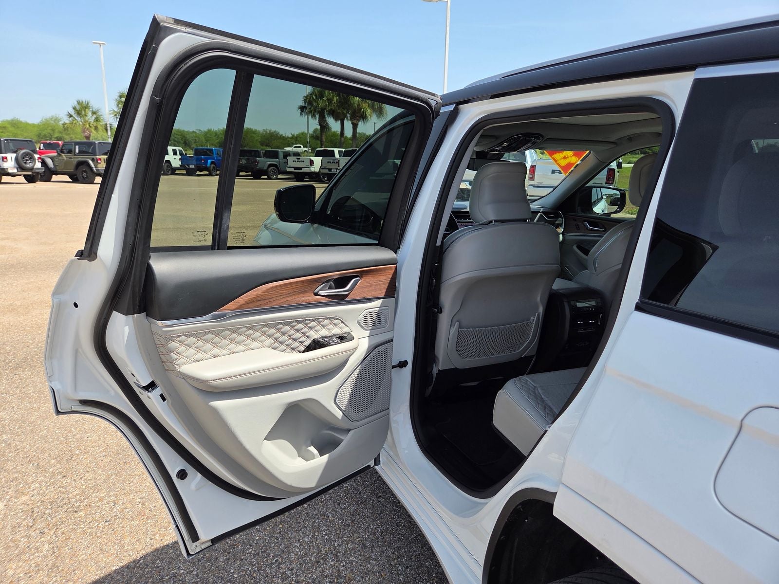 2022 Jeep Grand Cherokee Summit
