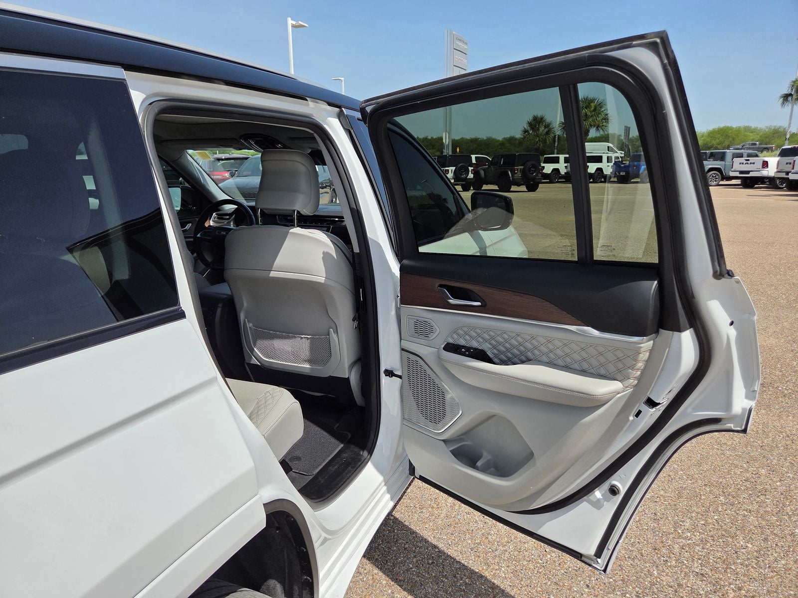 2022 Jeep Grand Cherokee Summit