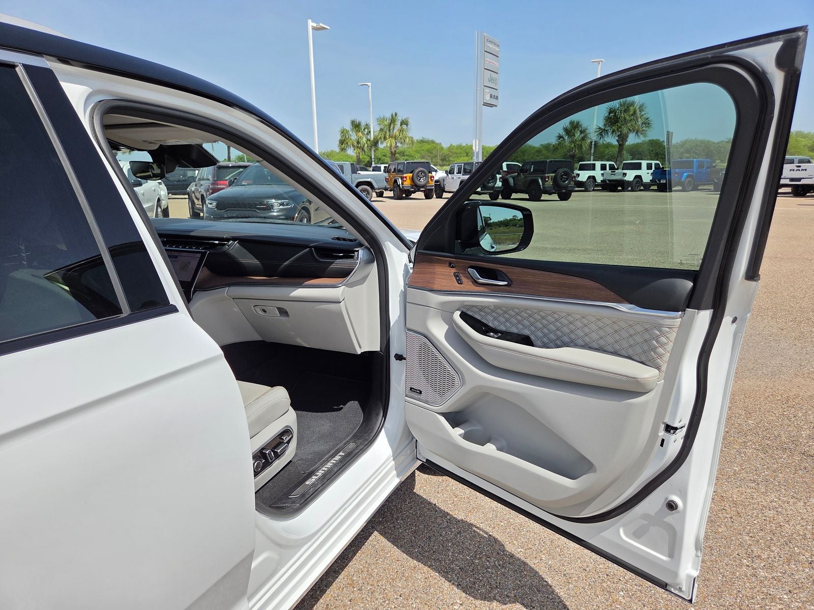 2022 Jeep Grand Cherokee Summit