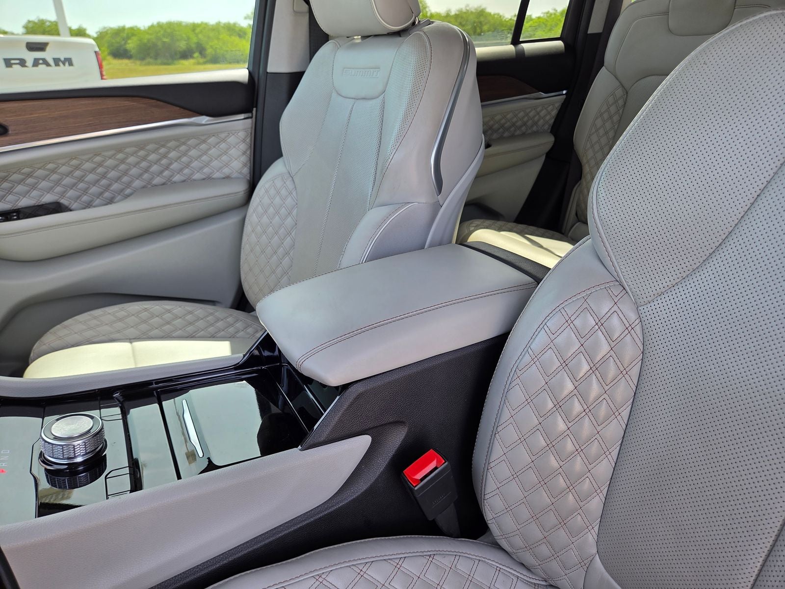 2022 Jeep Grand Cherokee Summit