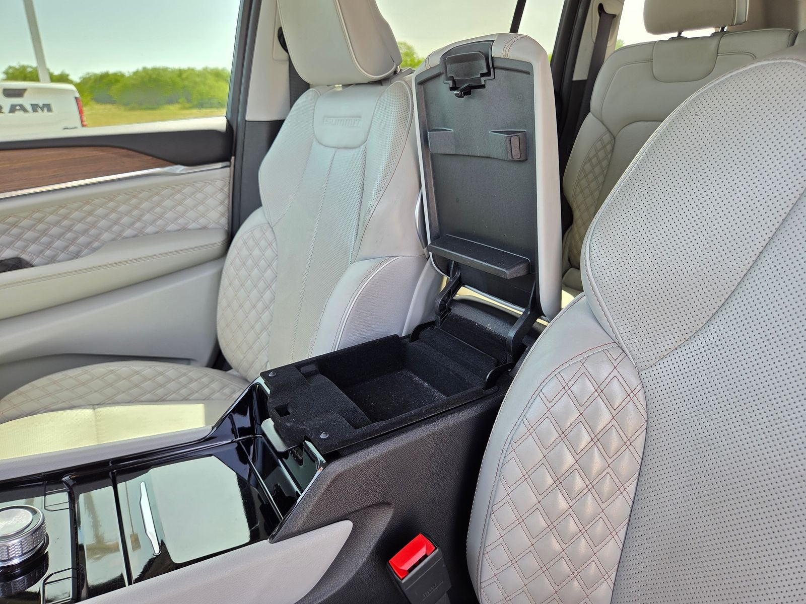 2022 Jeep Grand Cherokee Summit