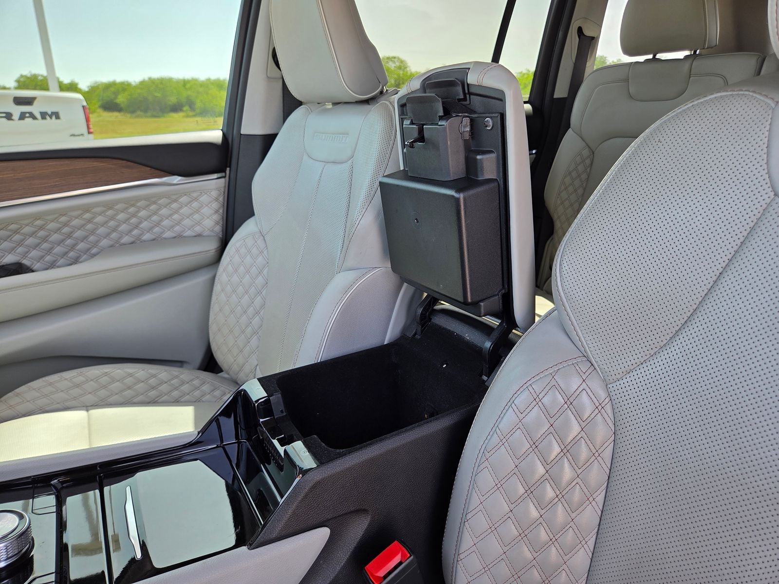 2022 Jeep Grand Cherokee Summit