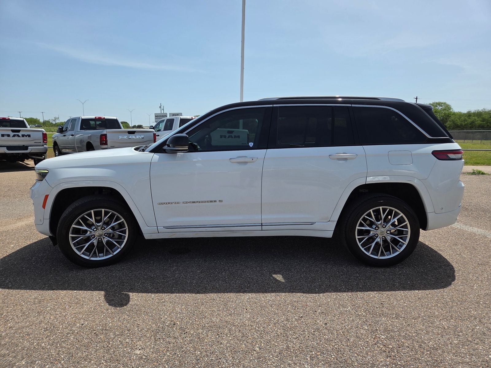 2022 Jeep Grand Cherokee Summit