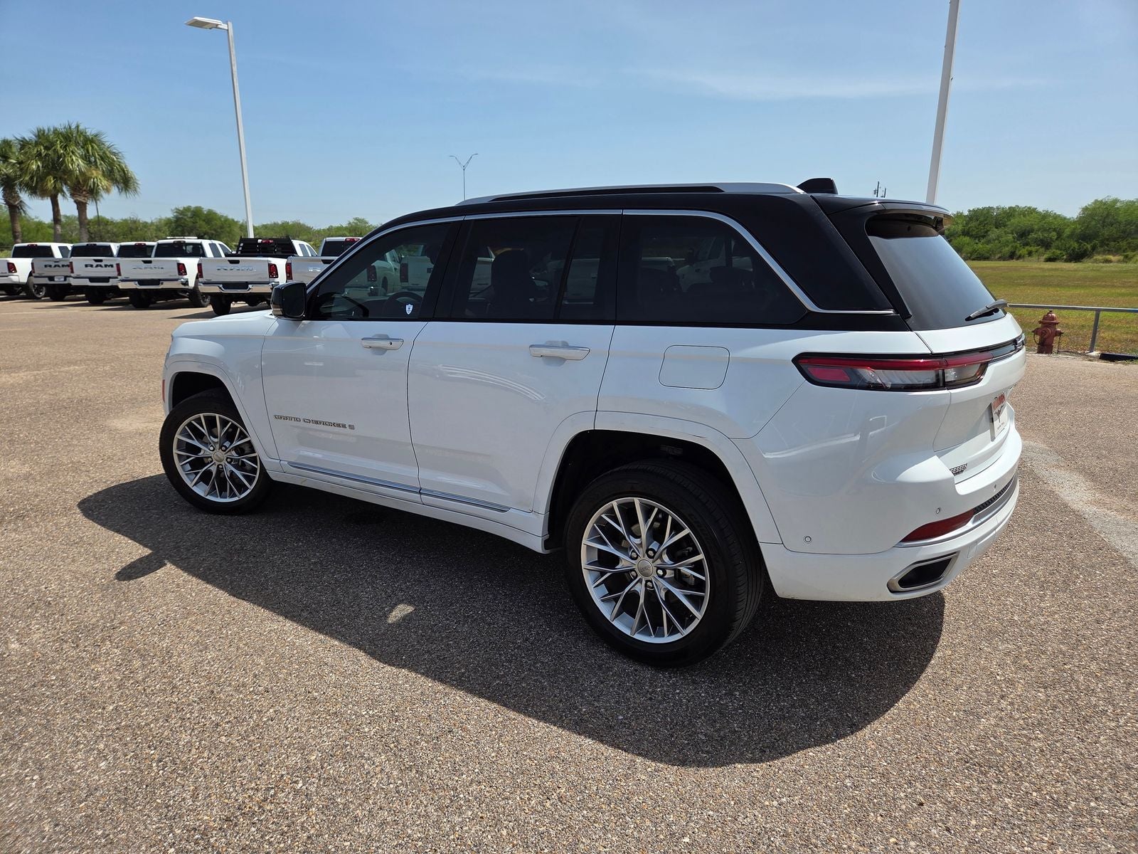 2022 Jeep Grand Cherokee Summit