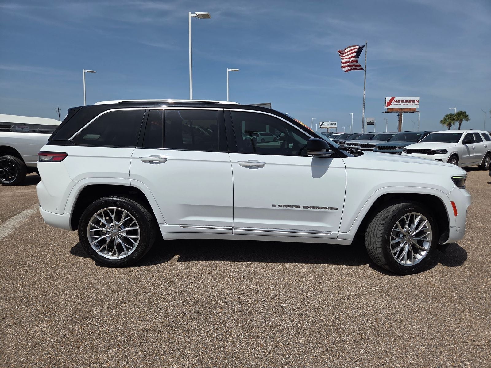 2022 Jeep Grand Cherokee Summit