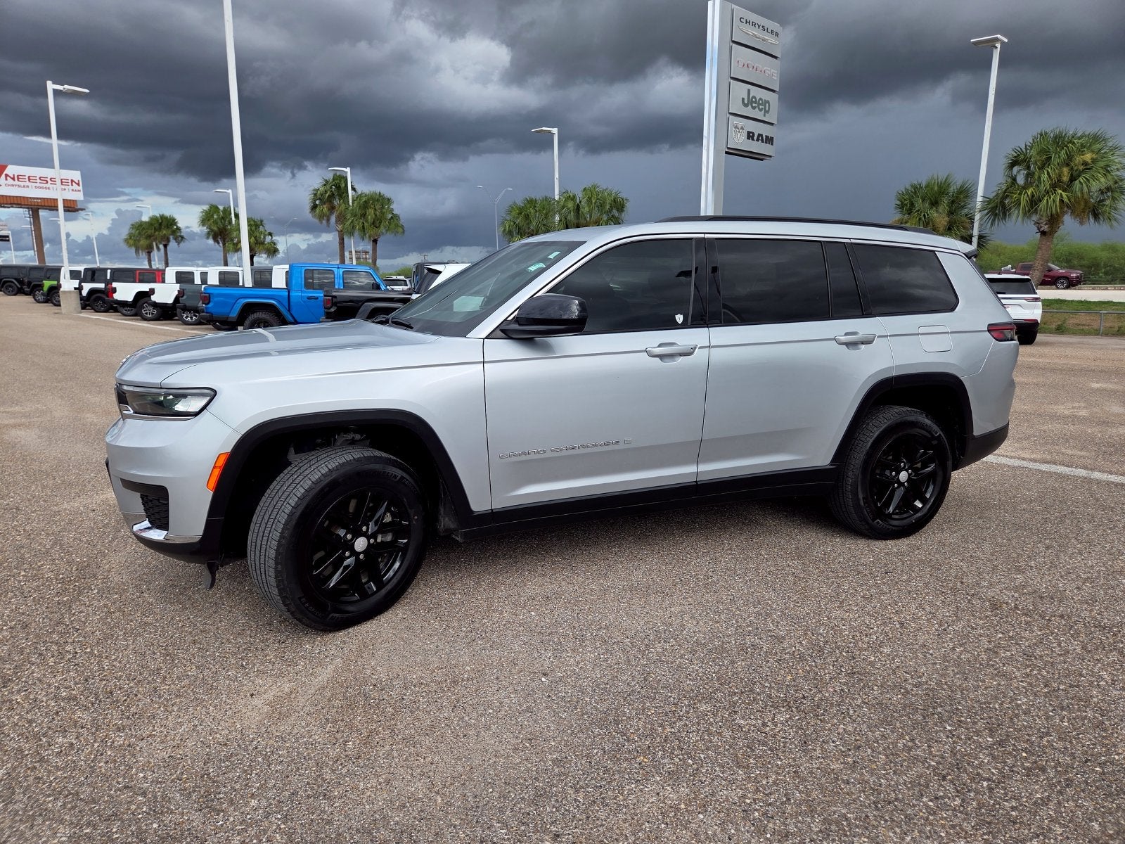 2025 Jeep Grand Cherokee L Laredo