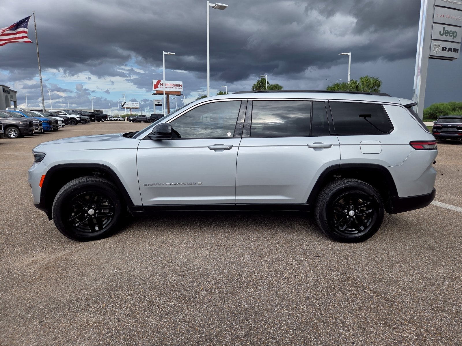 2025 Jeep Grand Cherokee L Laredo