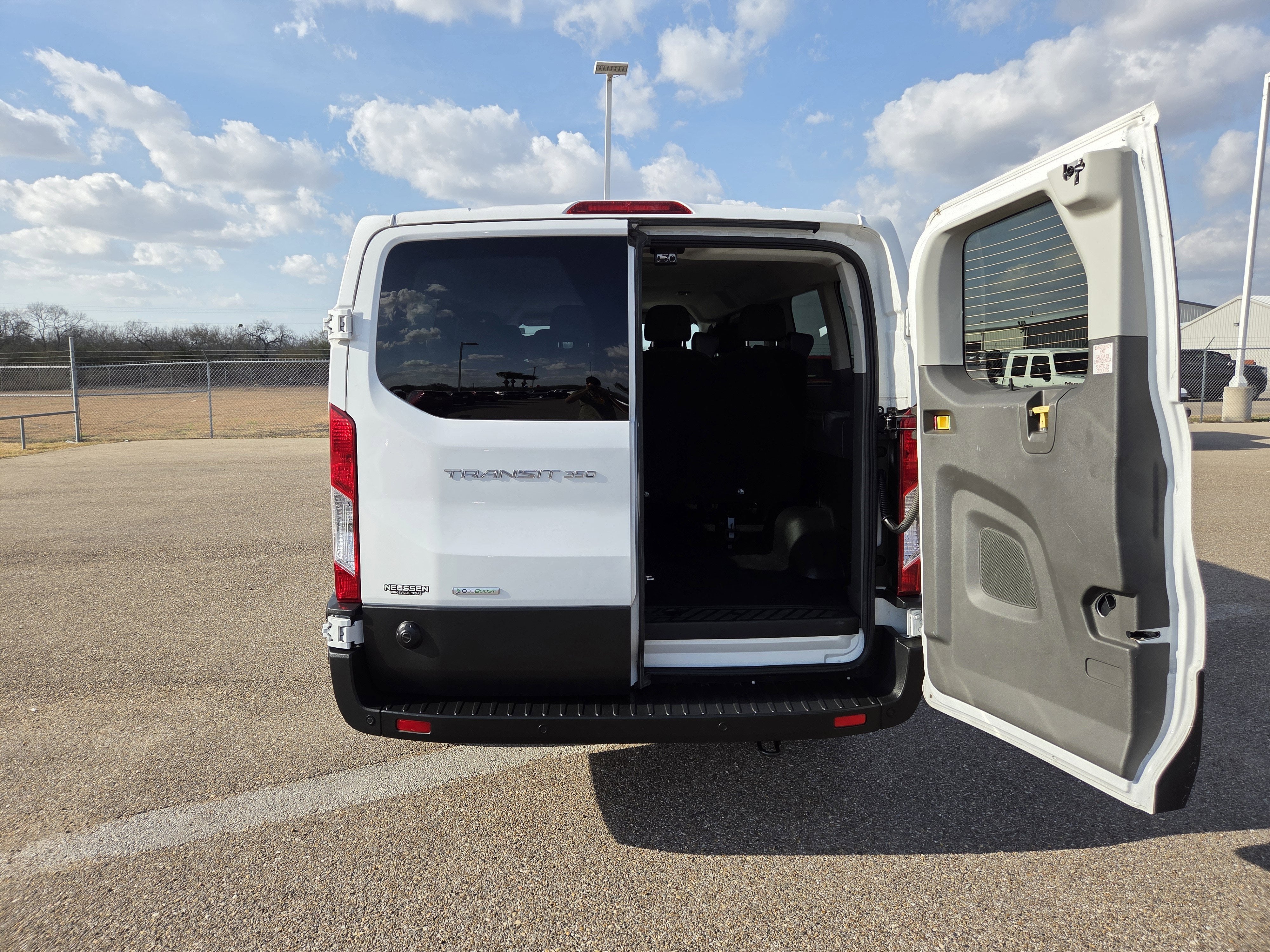 2024 Ford Transit Passenger Wagon XLT