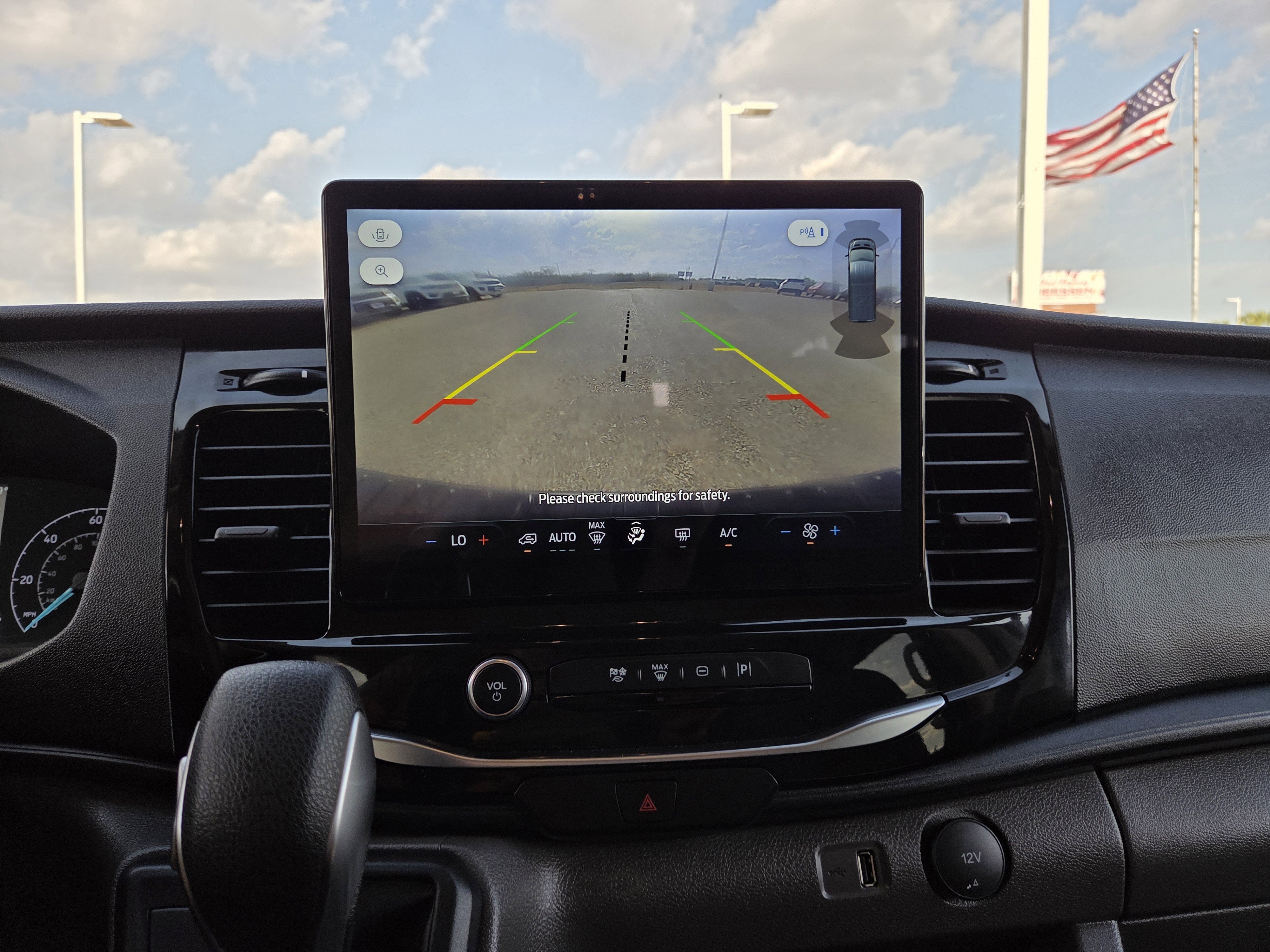 2024 Ford Transit Passenger Wagon XLT