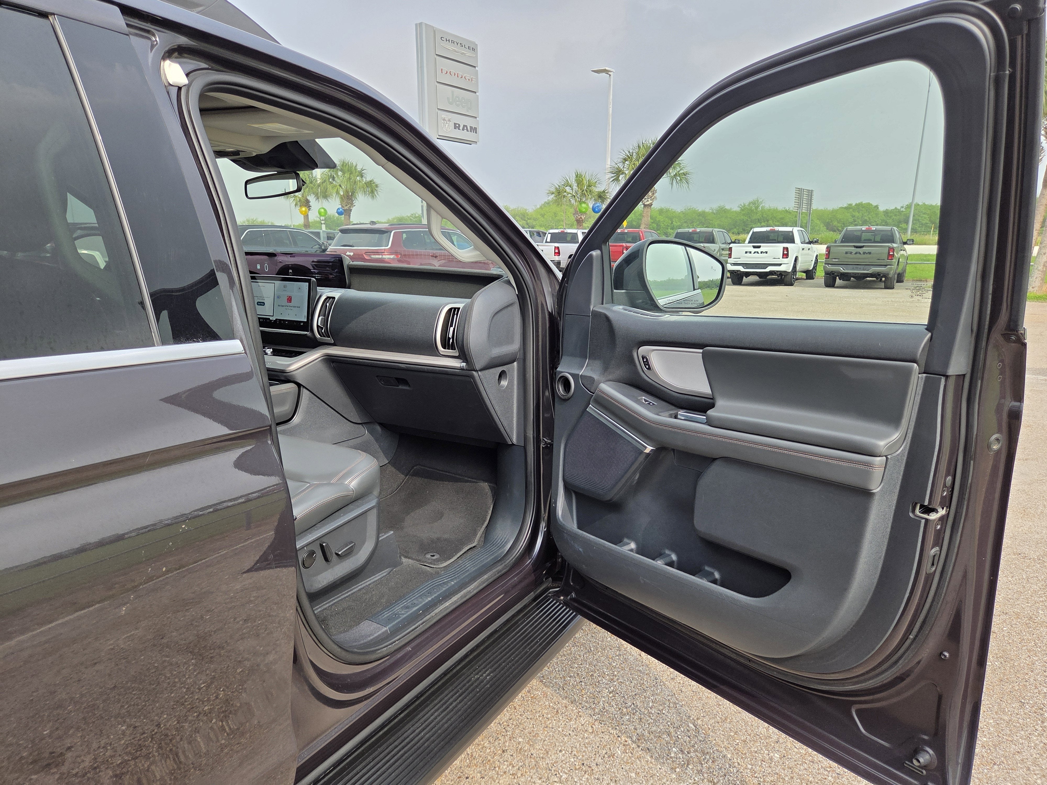 2025 Ford Expedition Active