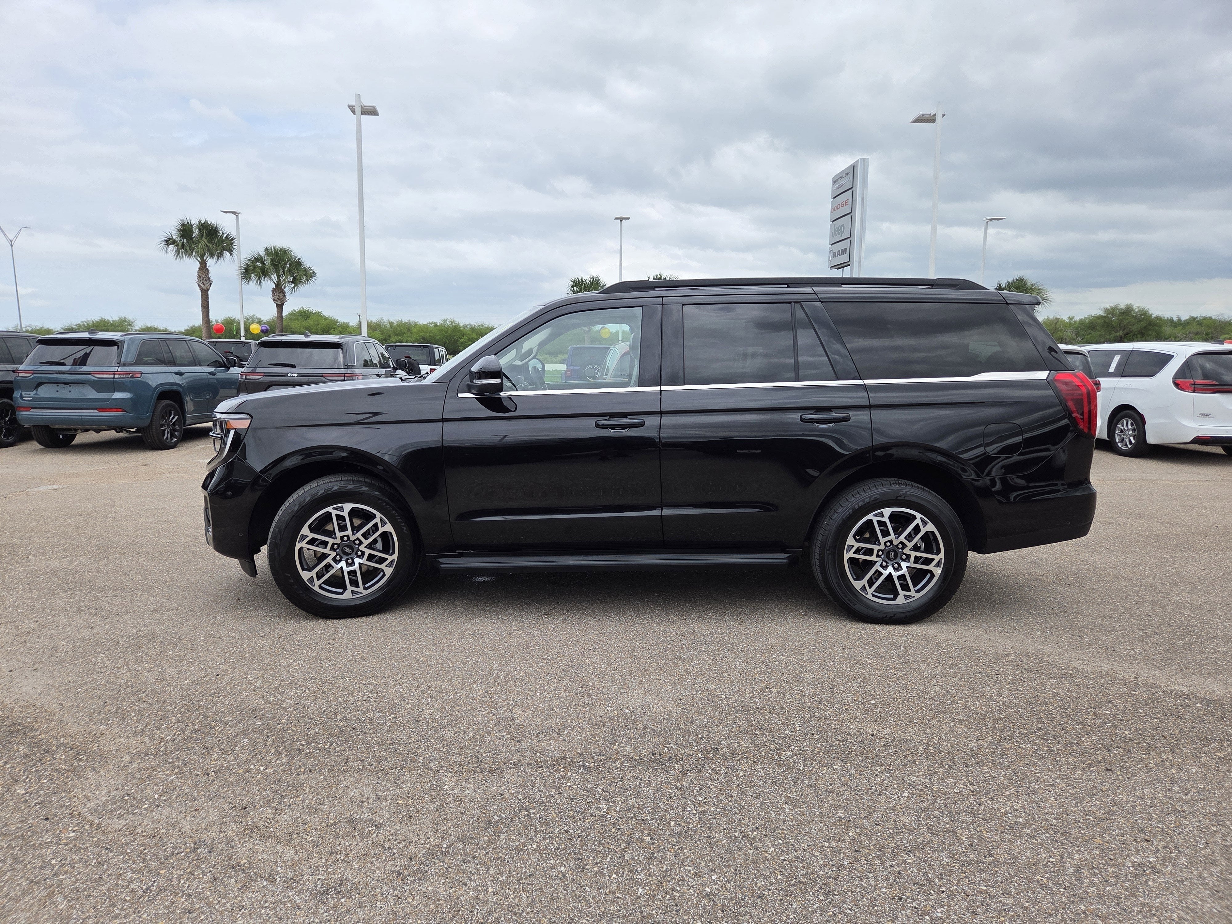 2025 Ford Expedition Active