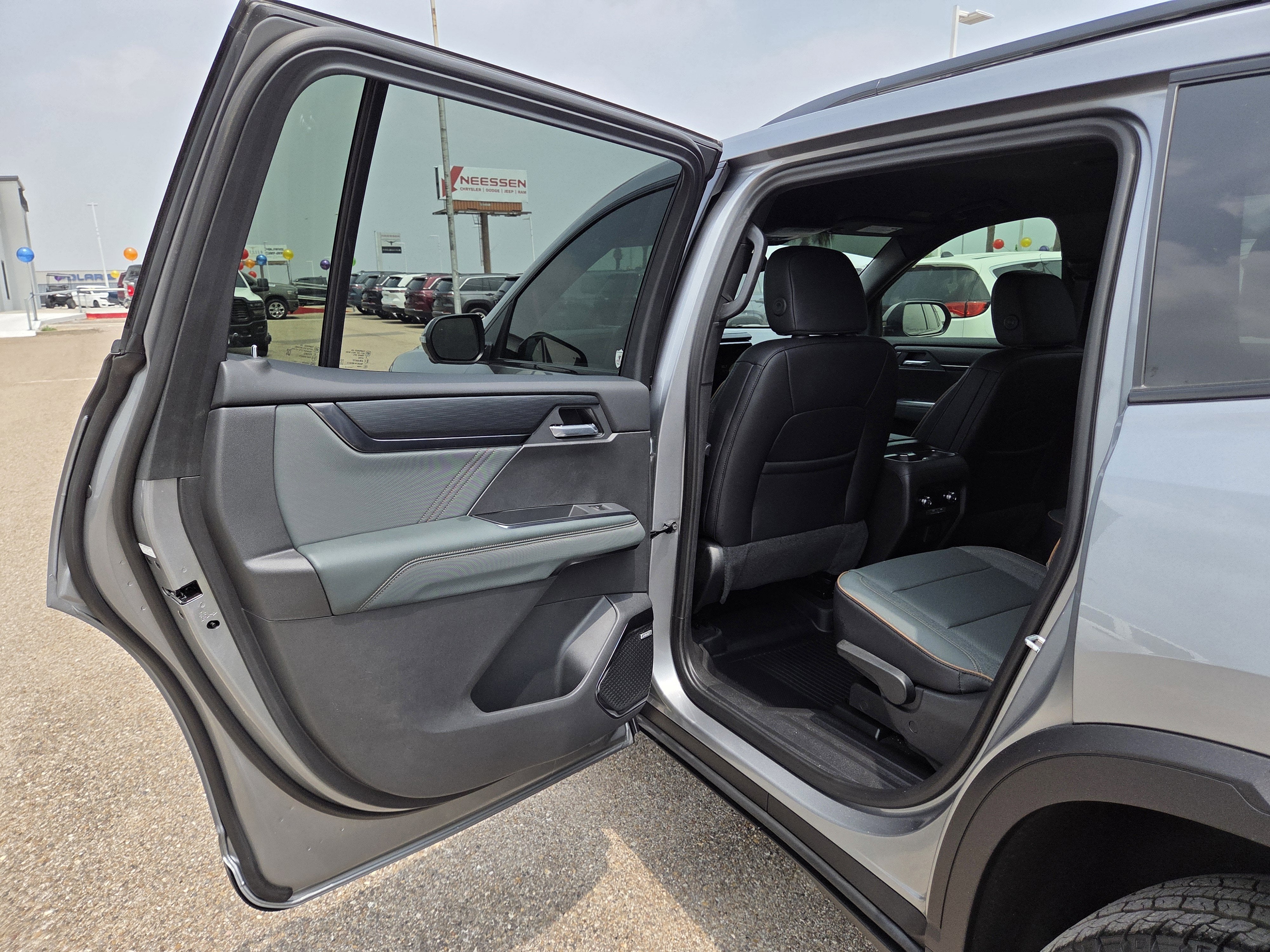 2025 GMC Acadia AT4