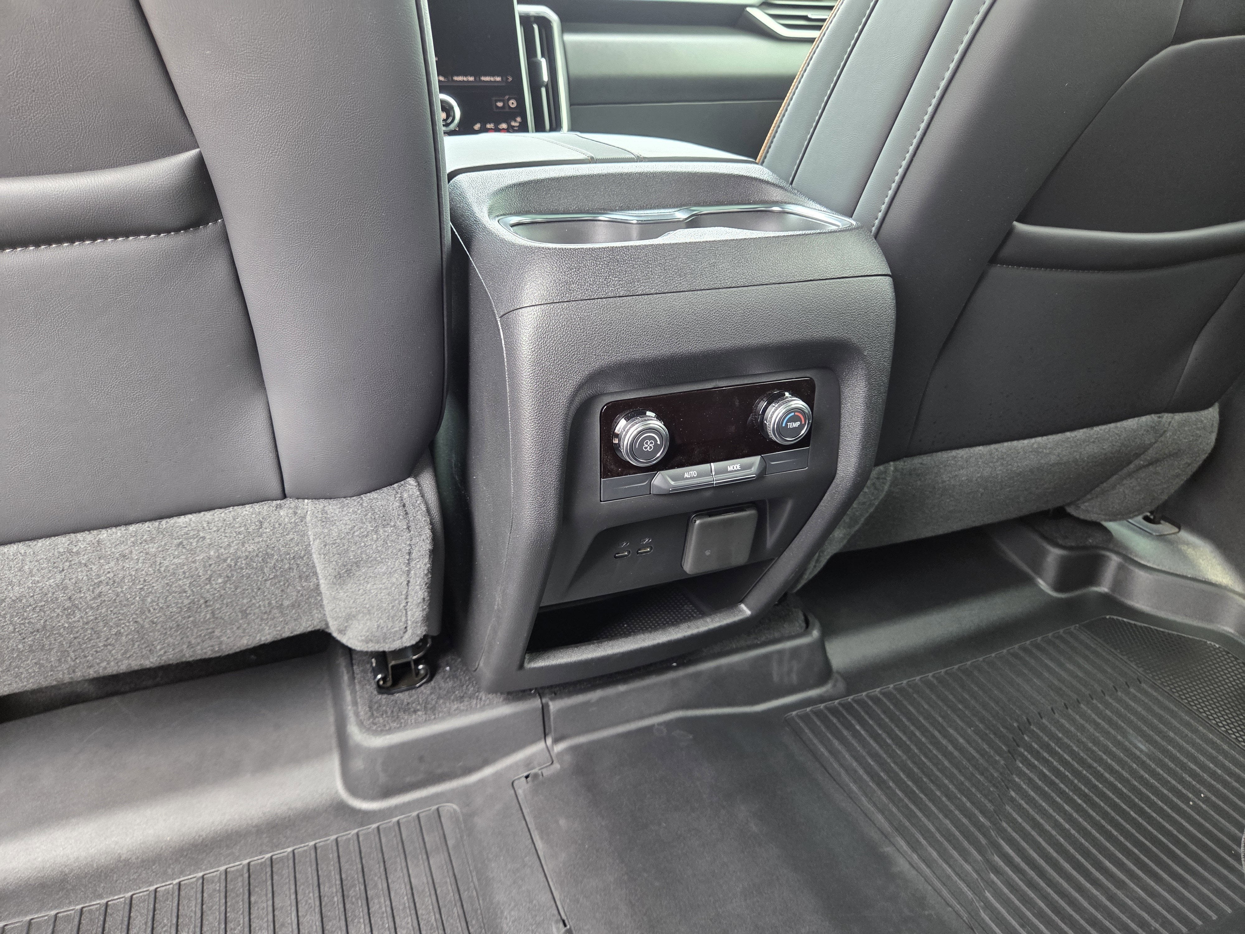 2025 GMC Acadia AT4