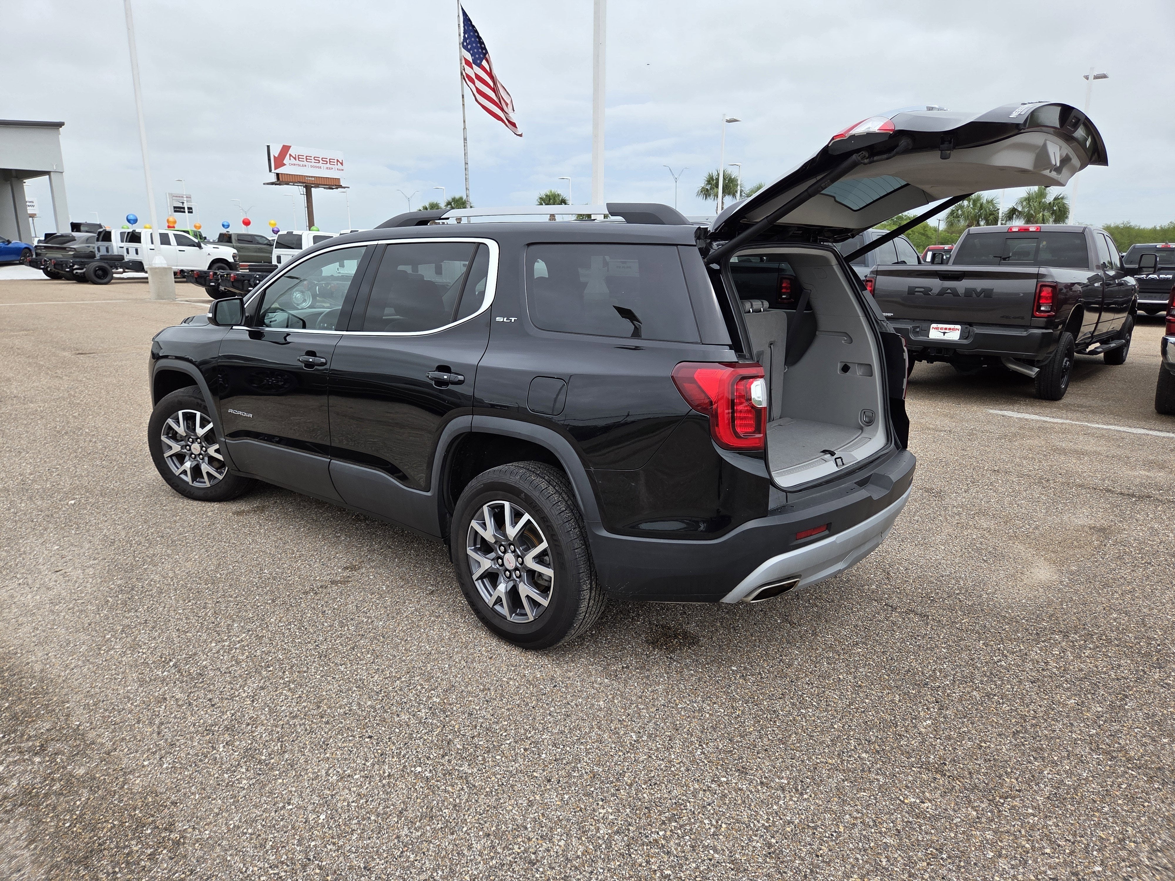 2023 GMC Acadia SLT