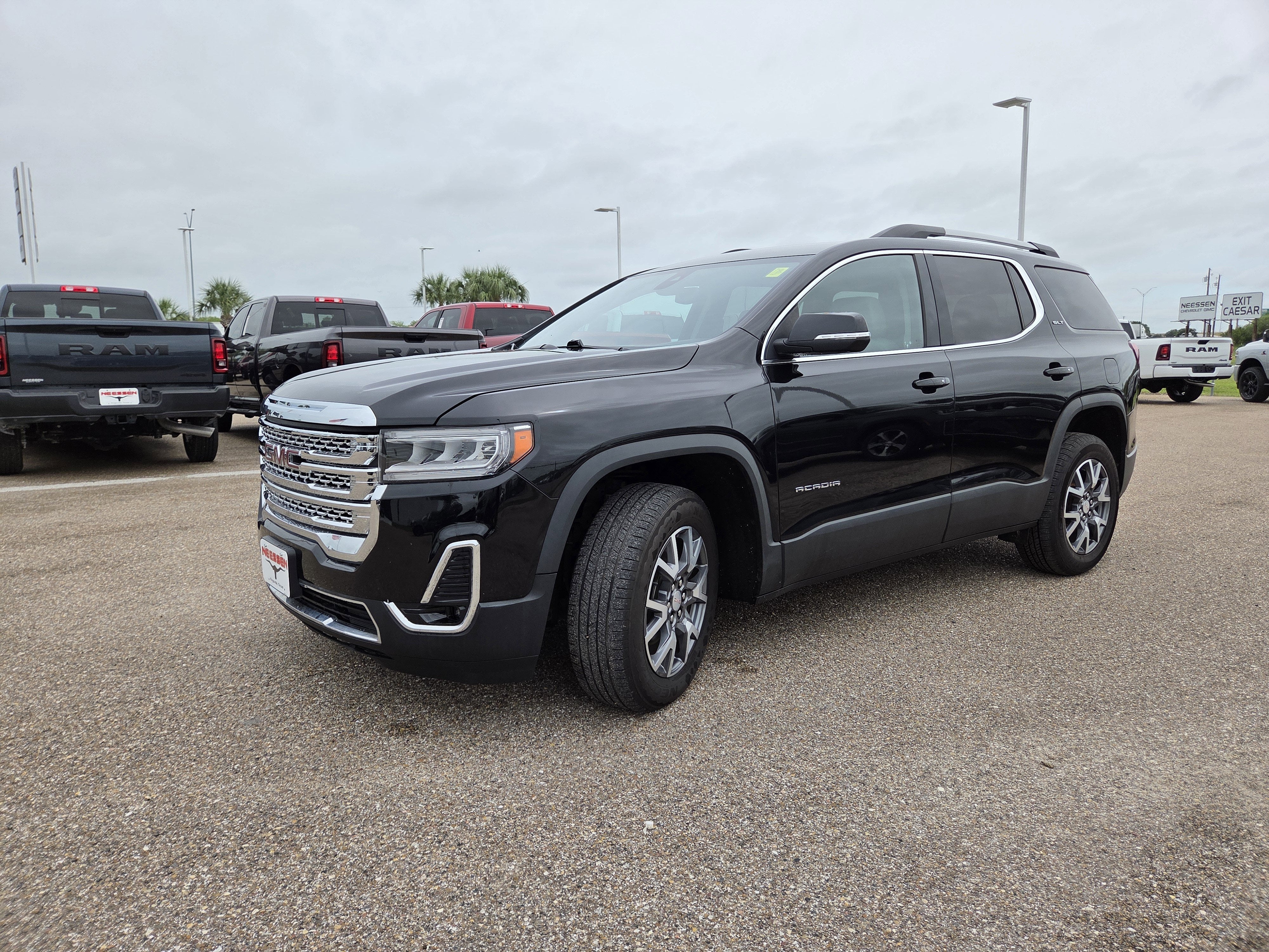 2023 GMC Acadia SLT
