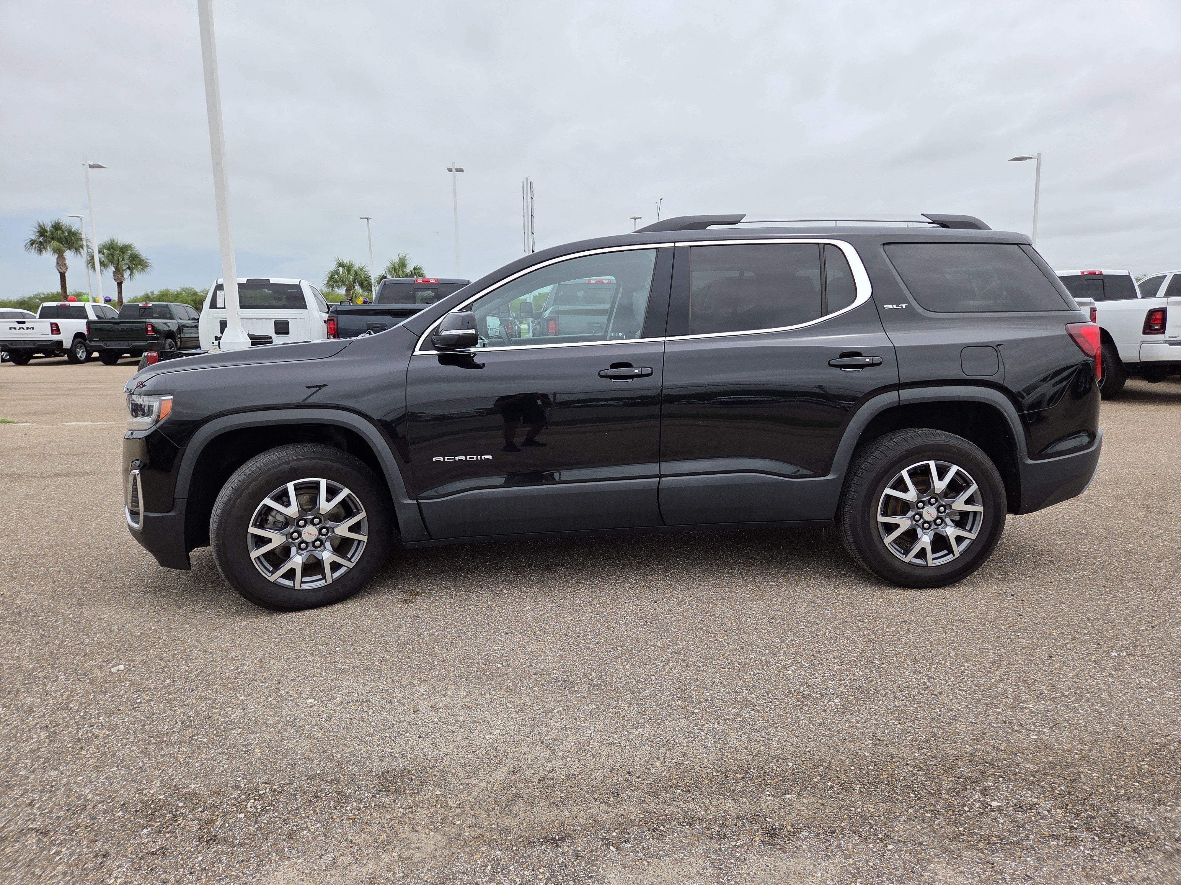 2023 GMC Acadia SLT
