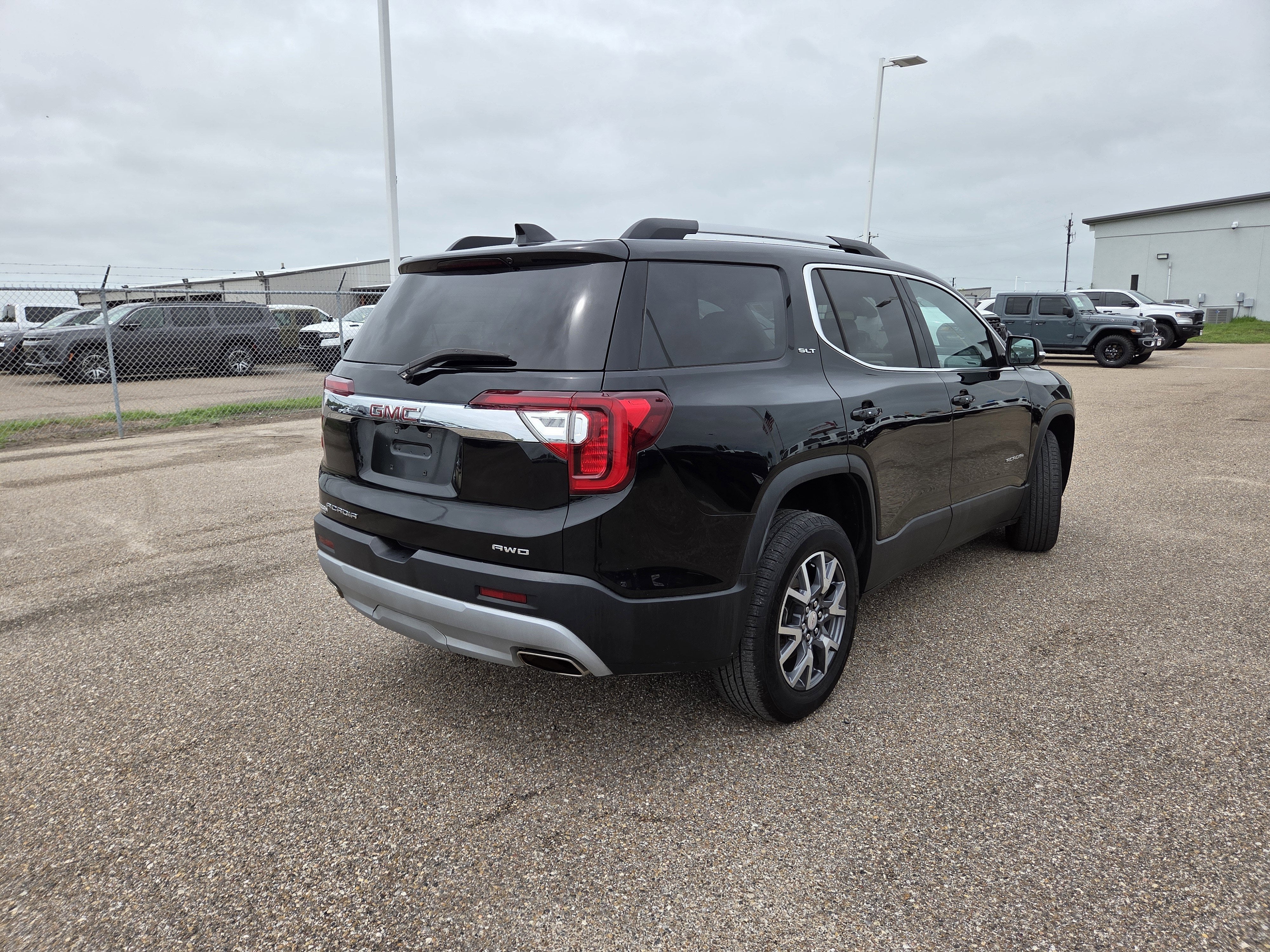 2023 GMC Acadia SLT