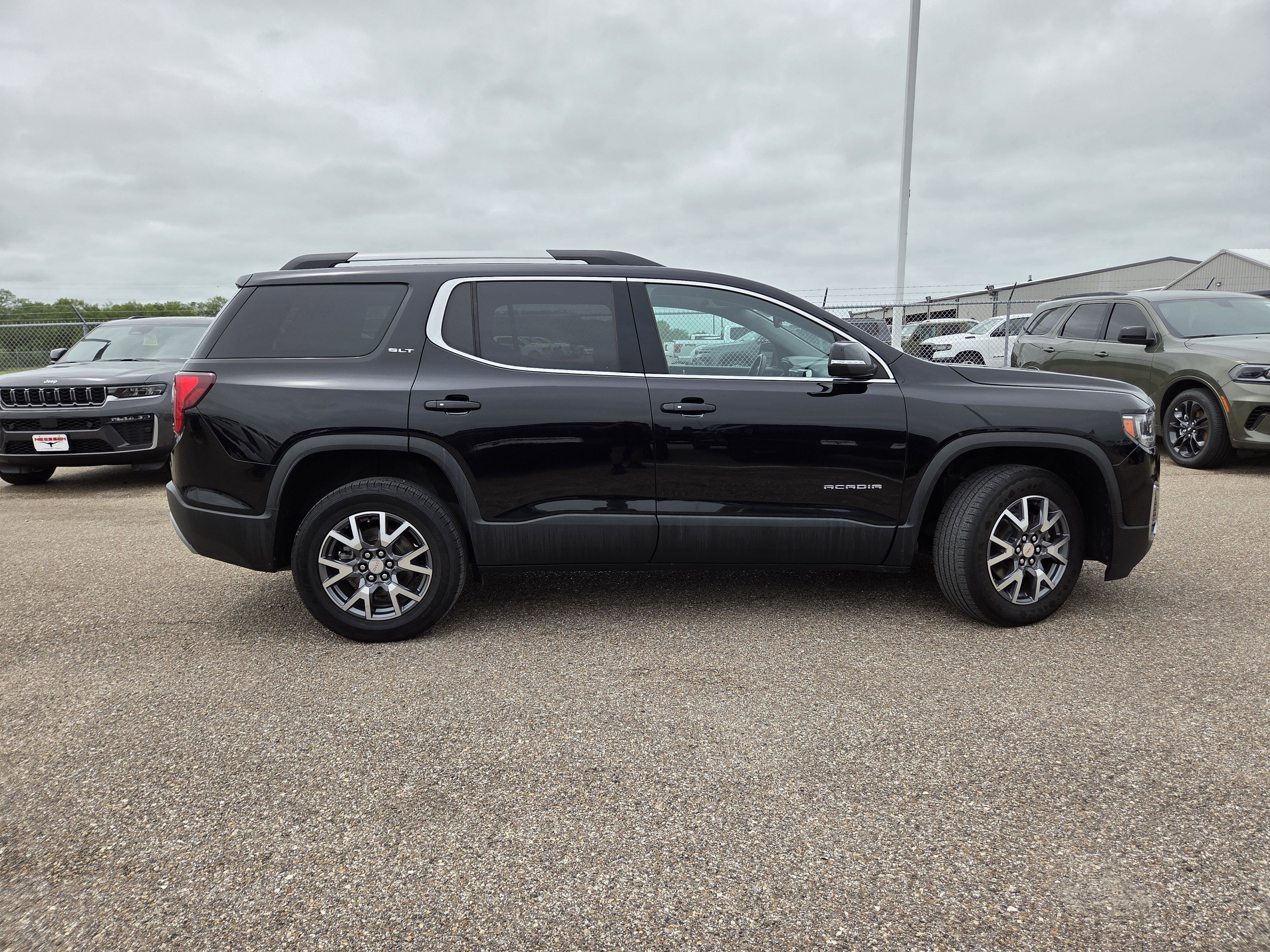 2023 GMC Acadia SLT