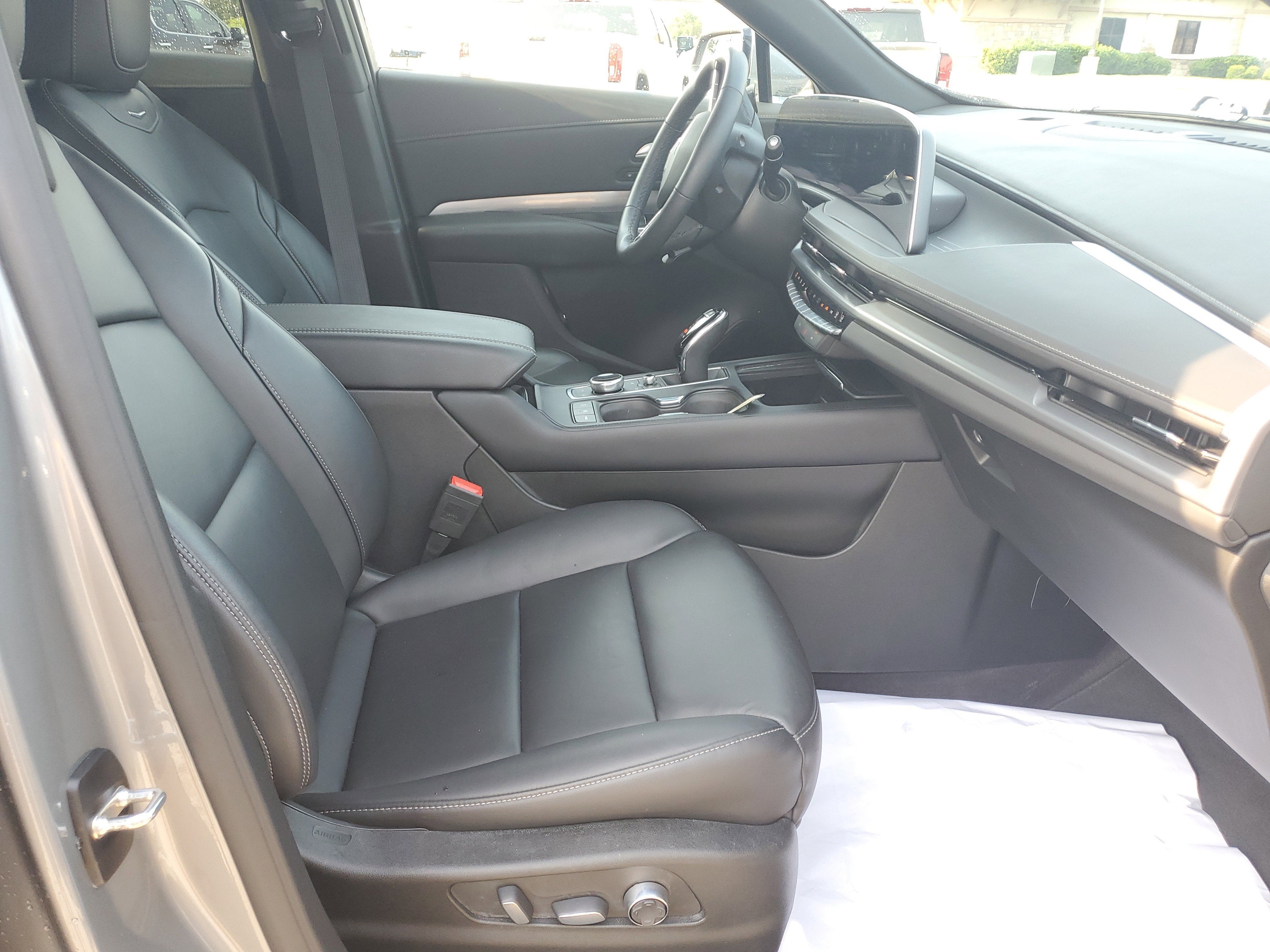 2024 Cadillac XT4 AWD Premium Luxury