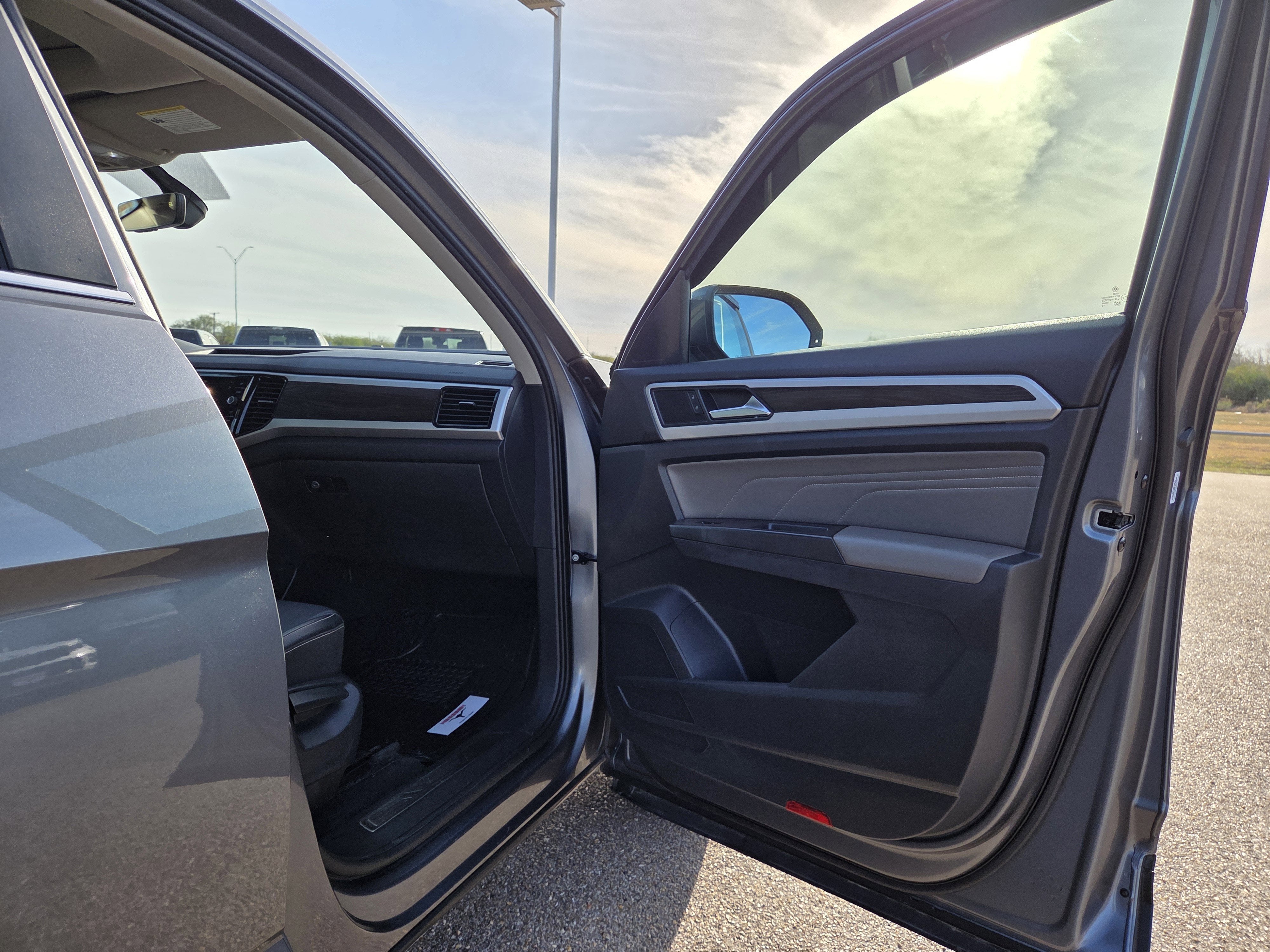 2022 Volkswagen Atlas 3.6L V6 SE w/Technology