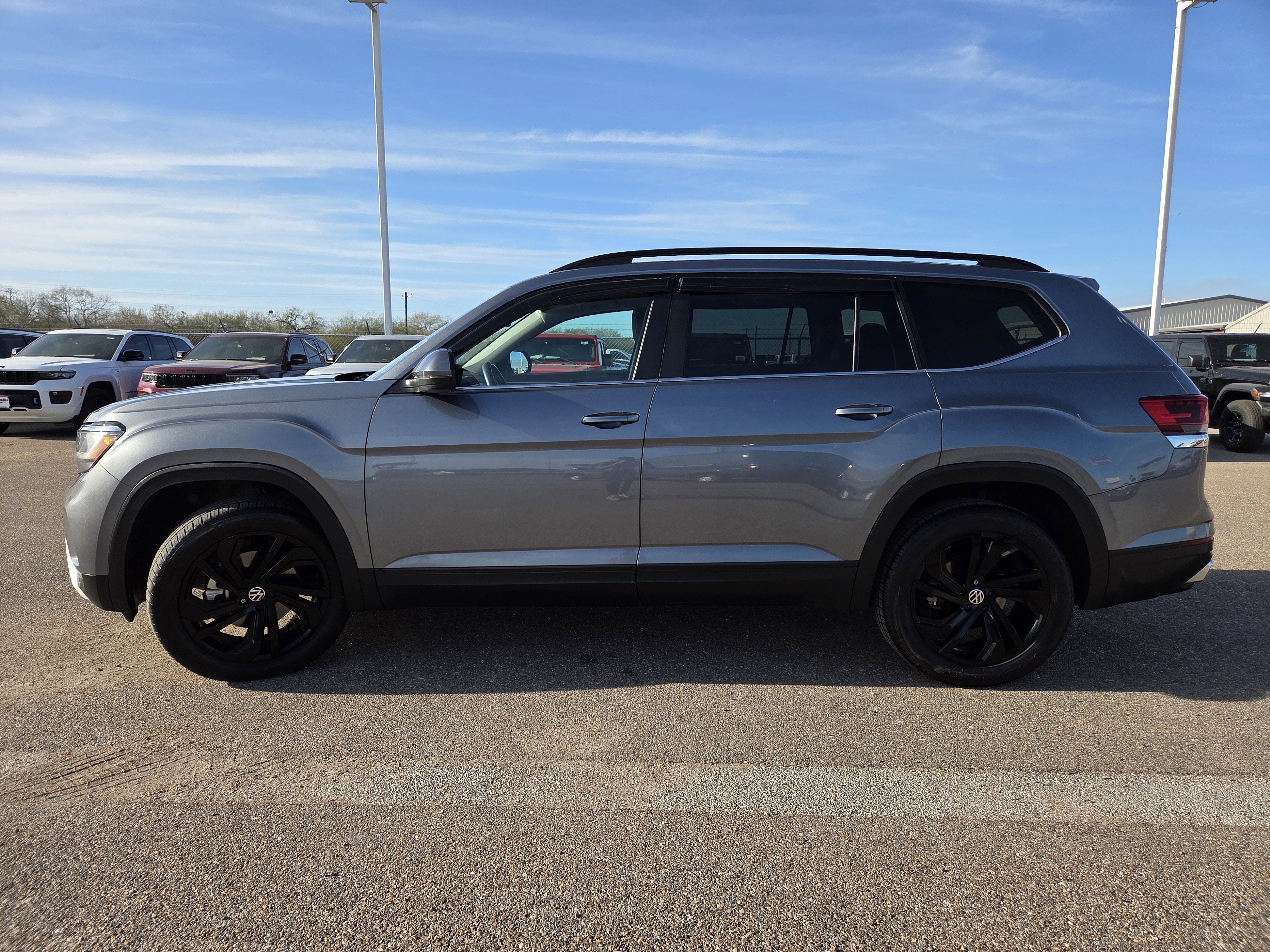 2022 Volkswagen Atlas 3.6L V6 SE w/Technology