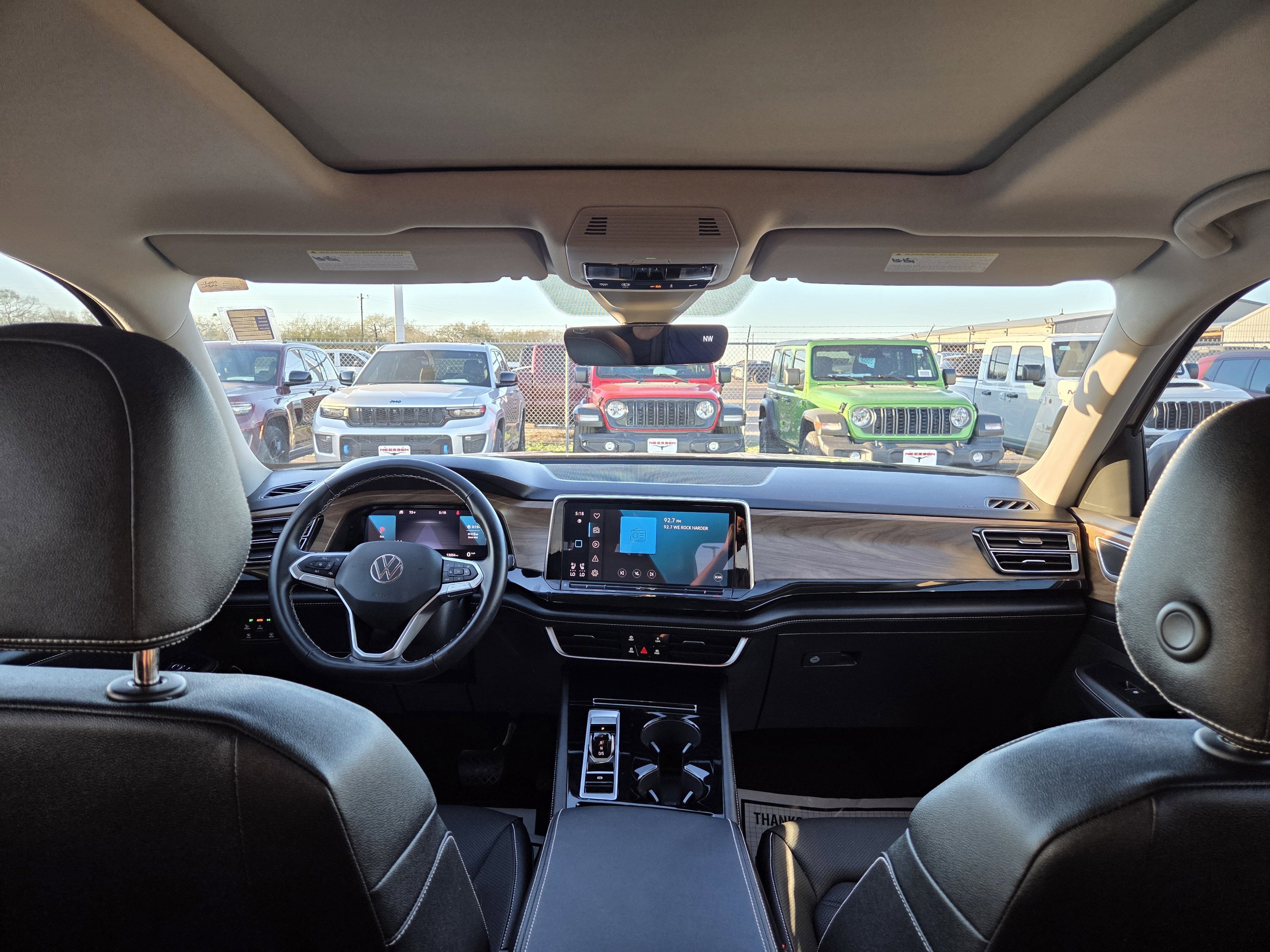 2025 Volkswagen Atlas 2.0T SE w/Technology