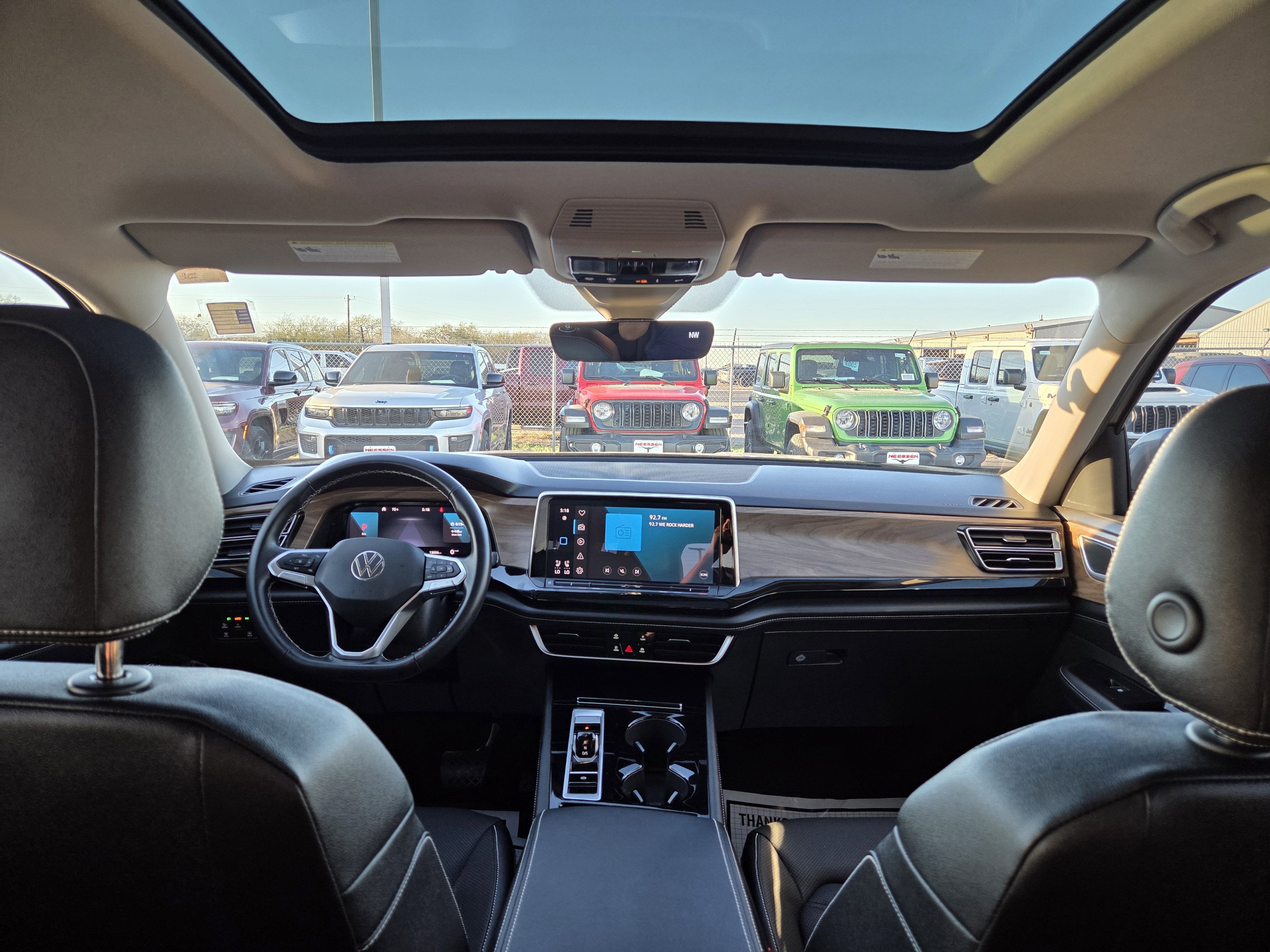 2025 Volkswagen Atlas 2.0T SE w/Technology