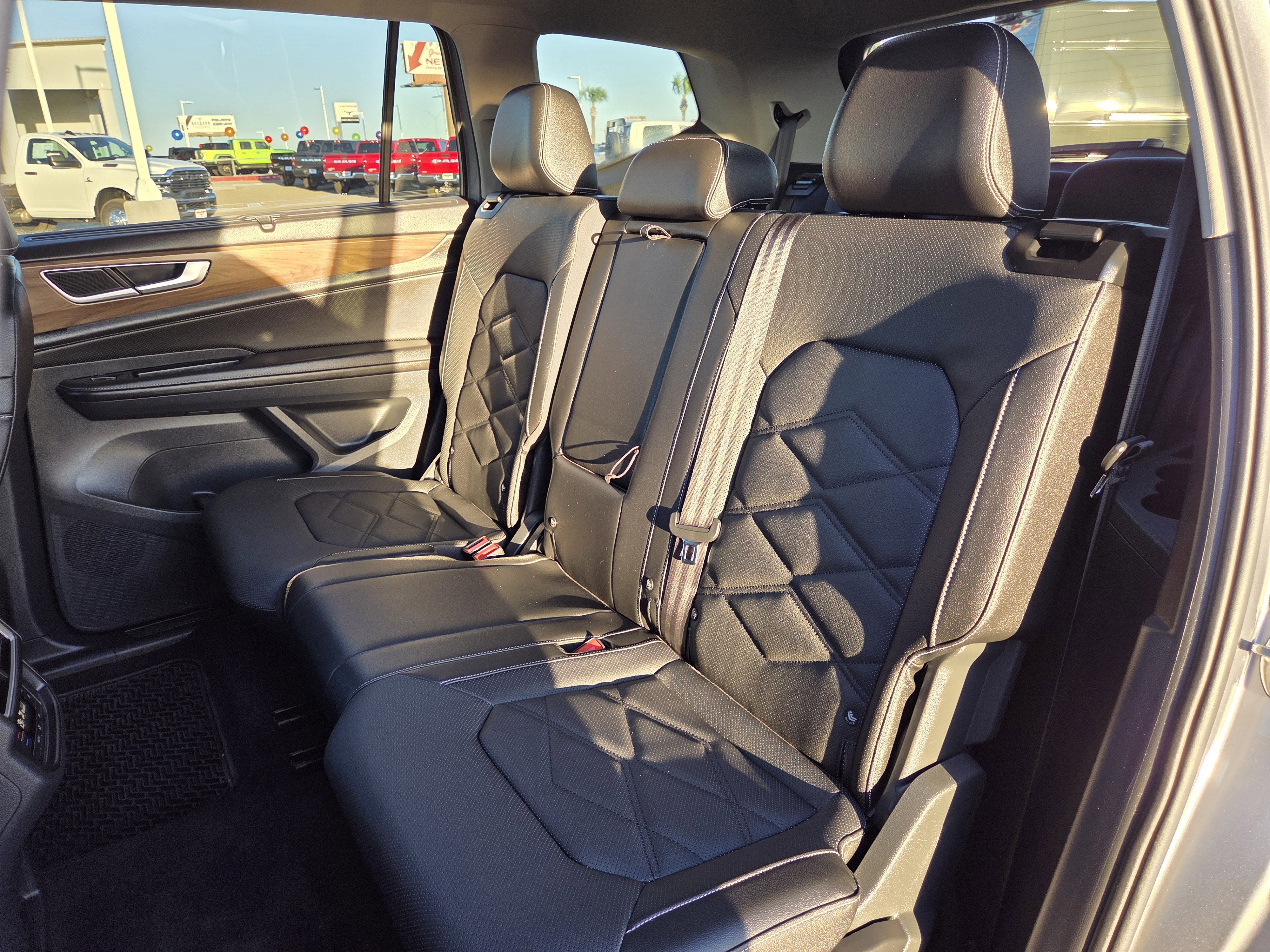 2025 Volkswagen Atlas 2.0T SE w/Technology