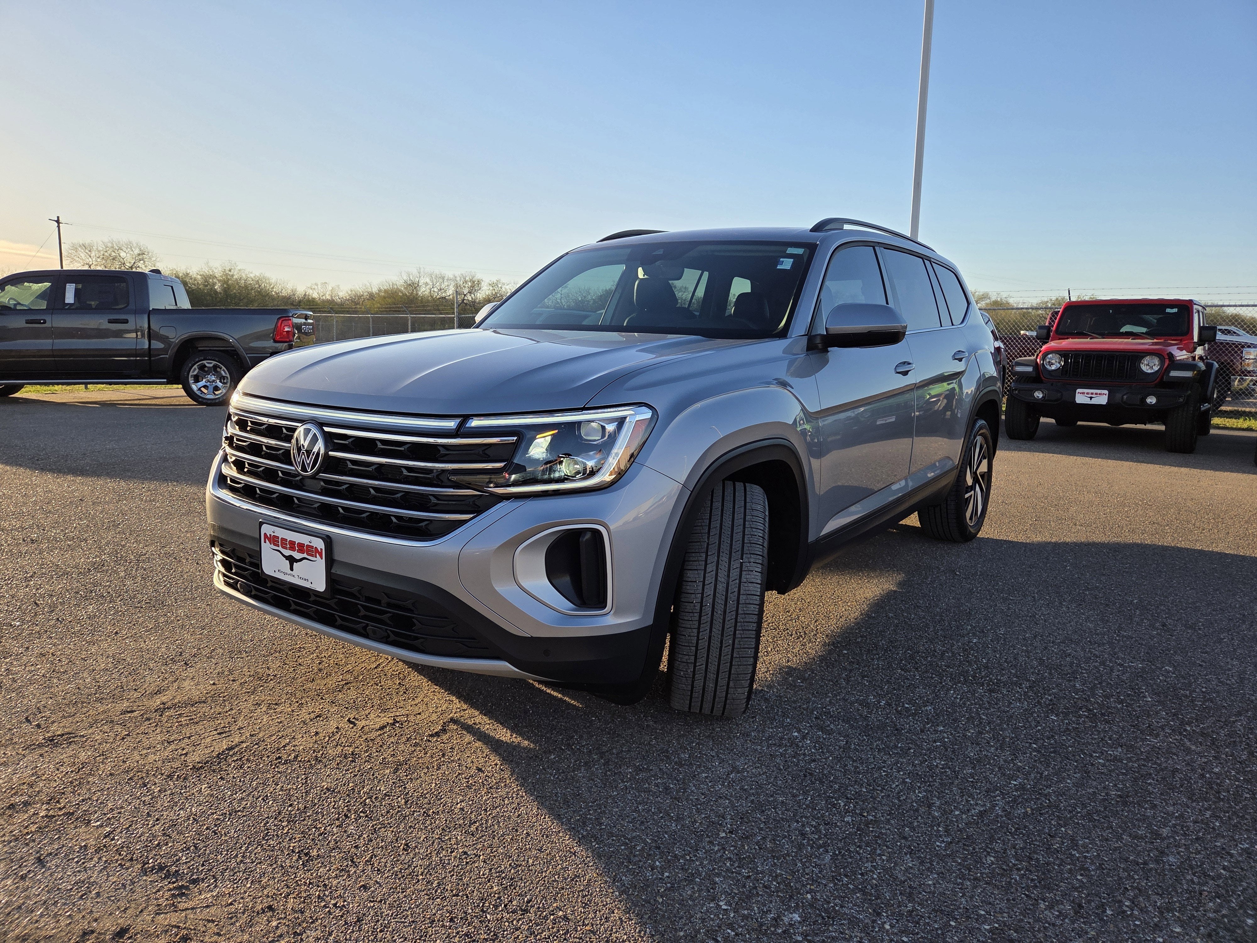 2025 Volkswagen Atlas 2.0T SE w/Technology