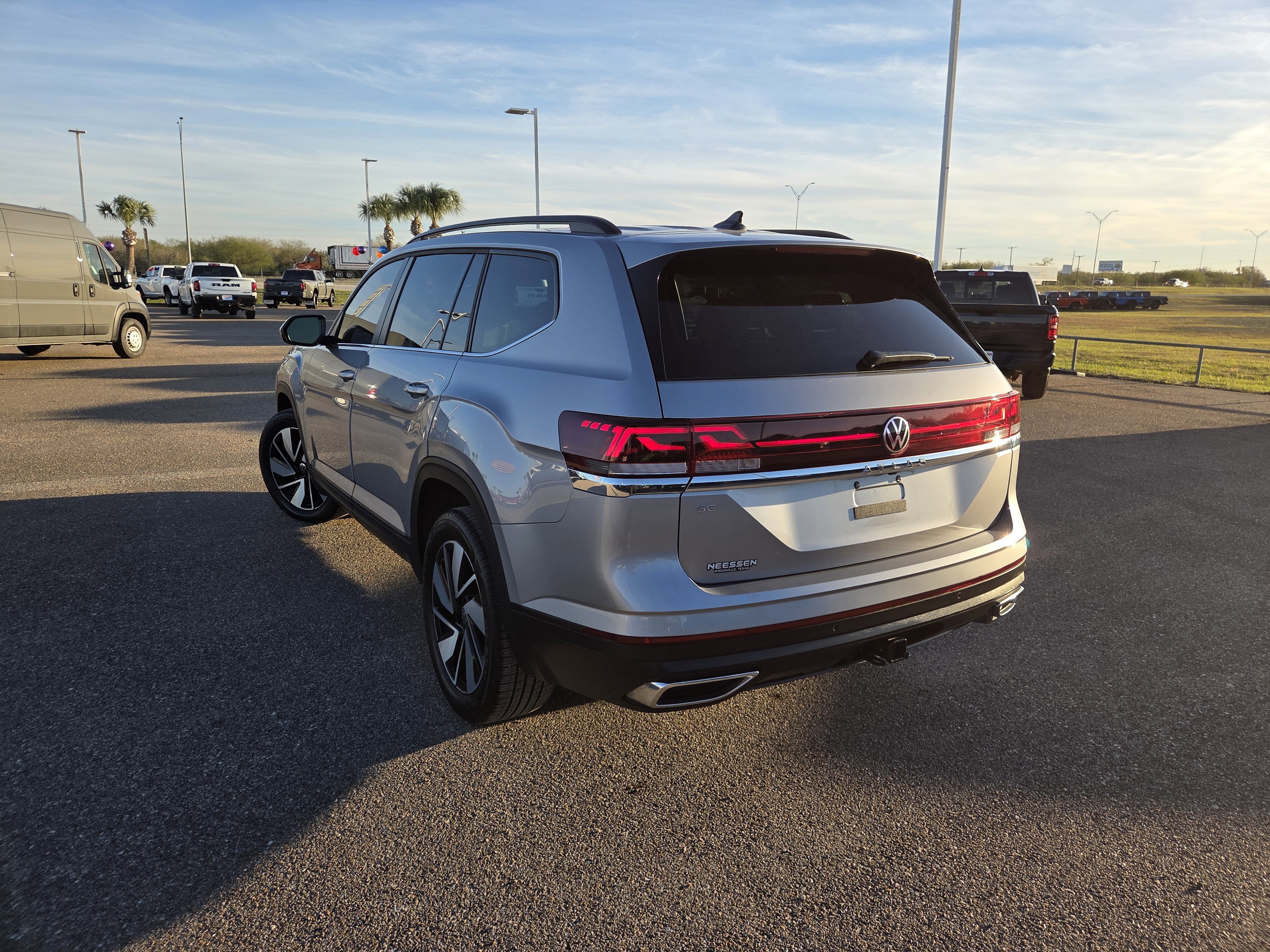 2025 Volkswagen Atlas 2.0T SE w/Technology