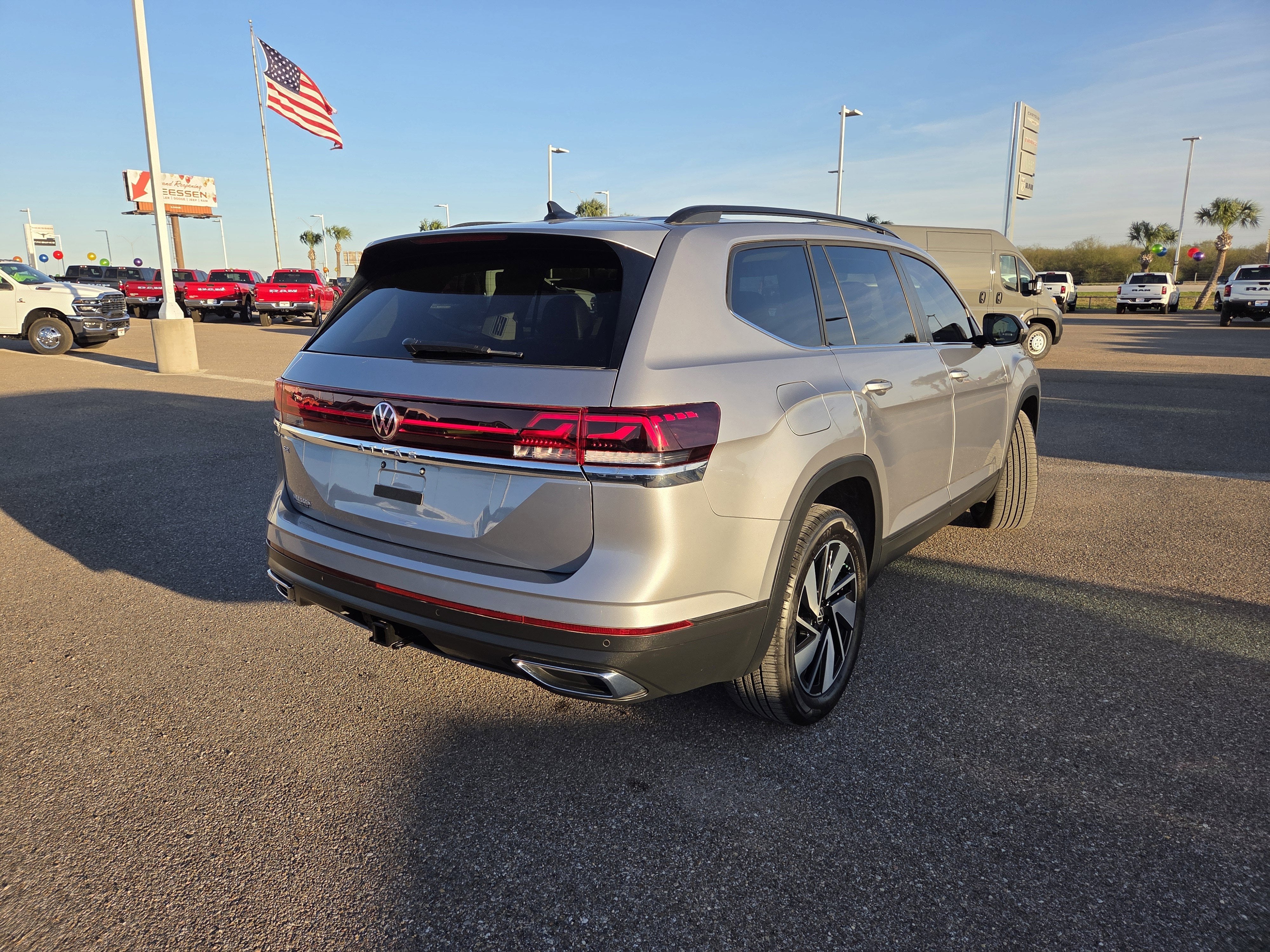2025 Volkswagen Atlas 2.0T SE w/Technology