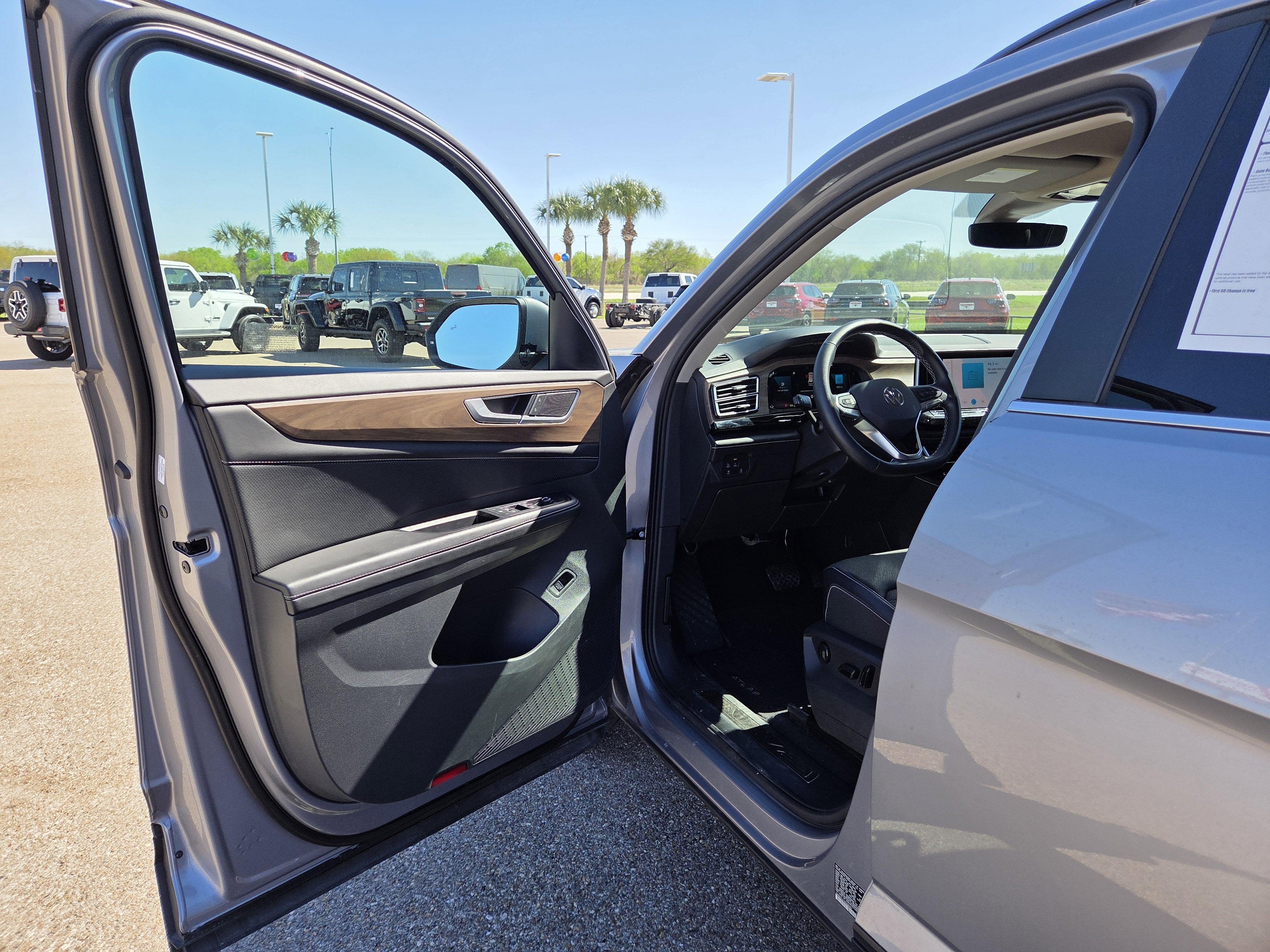 2024 Volkswagen Atlas 2.0T SE w/Technology