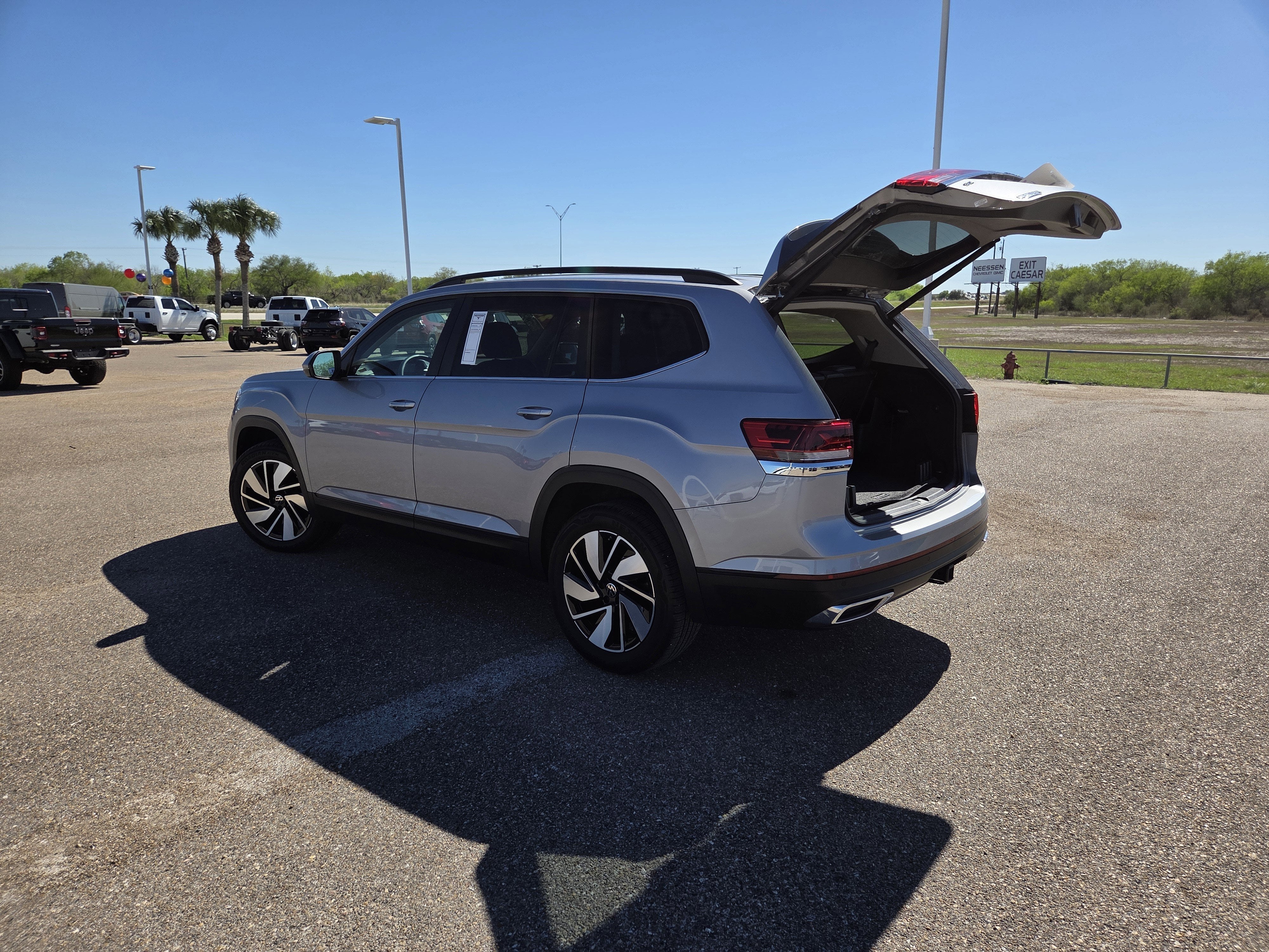 2024 Volkswagen Atlas 2.0T SE w/Technology