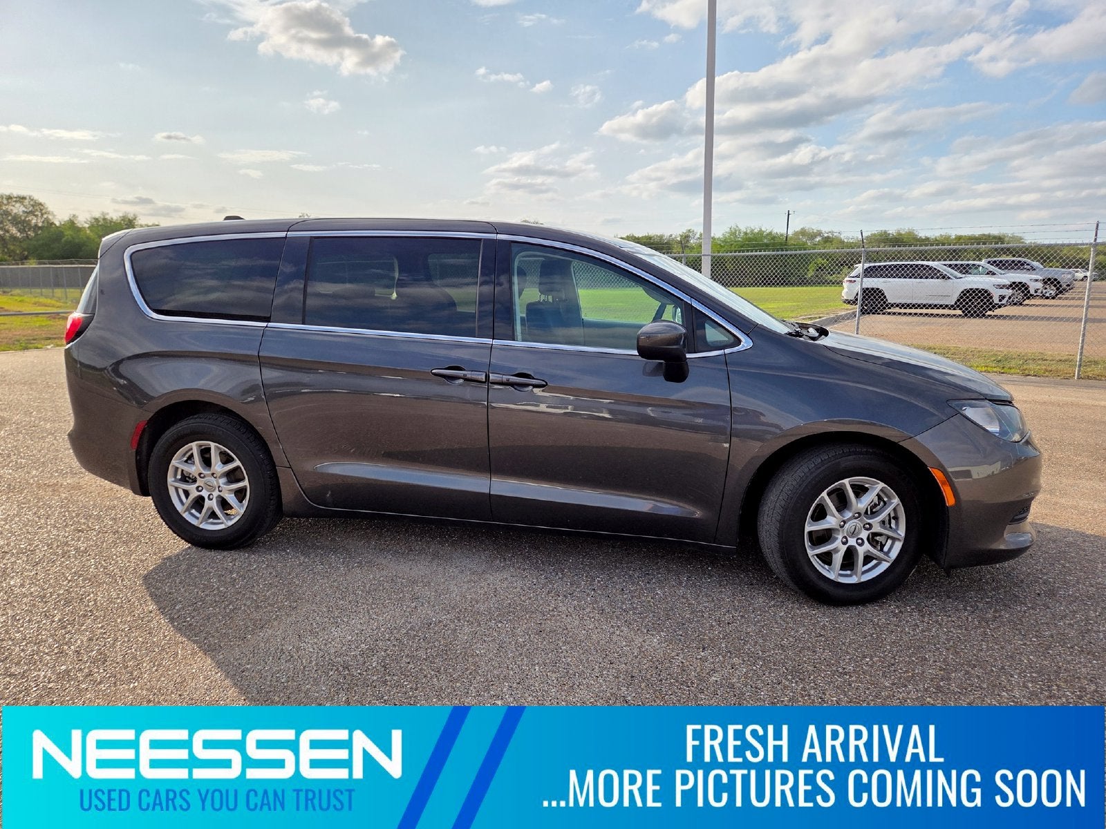 2023 Chrysler Voyager LX