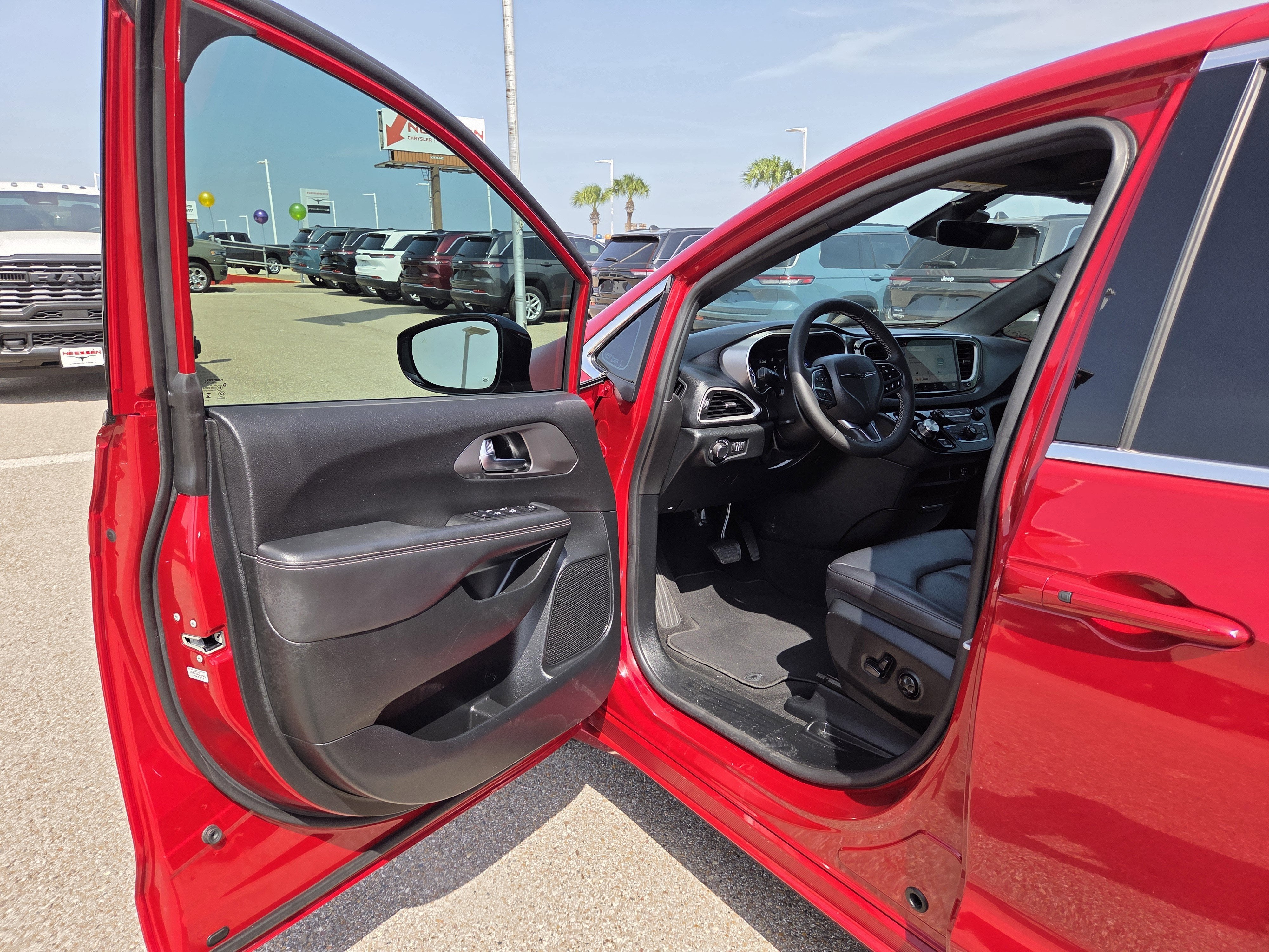 2026 Chrysler Voyager LX
