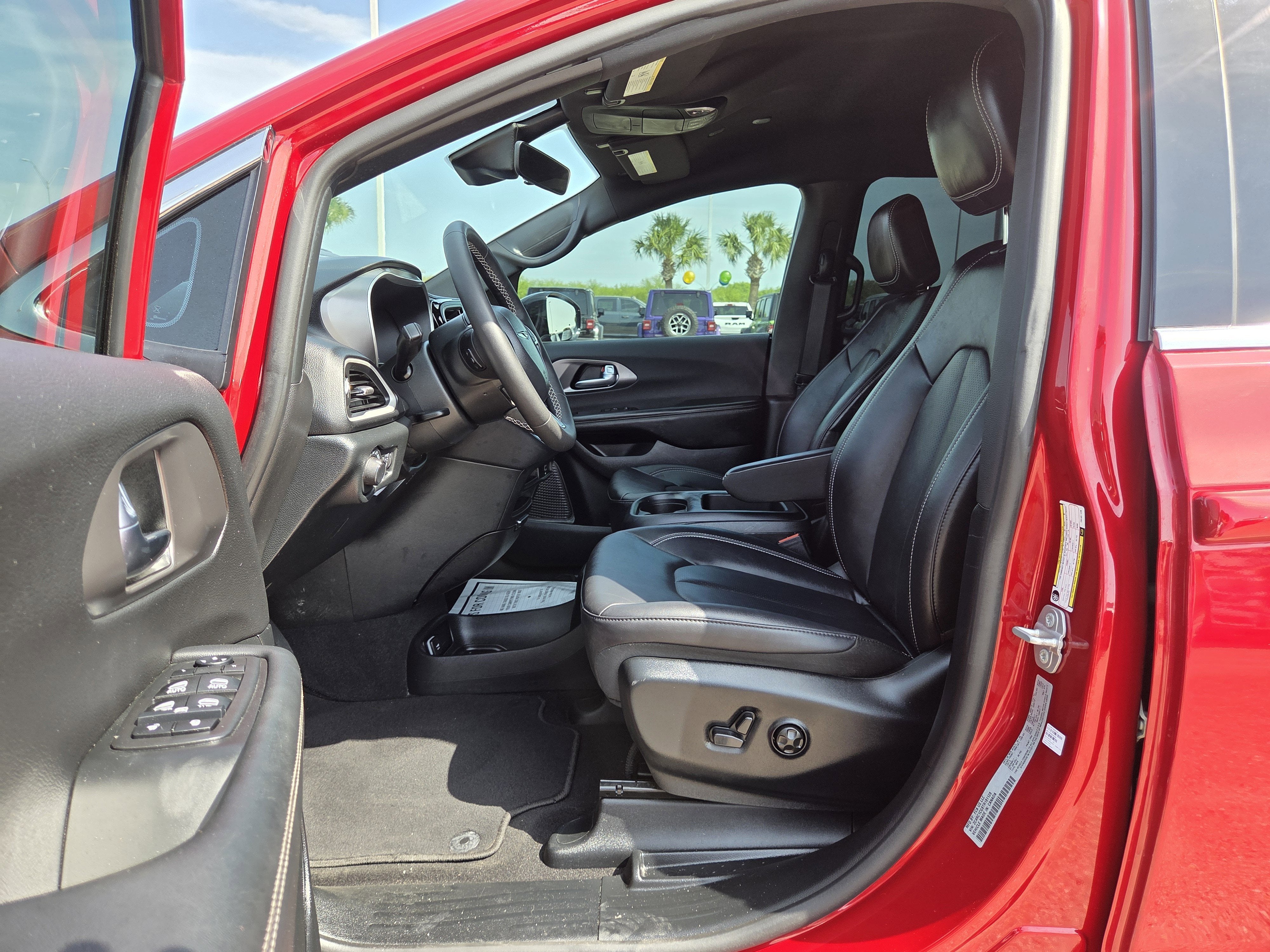 2026 Chrysler Voyager LX