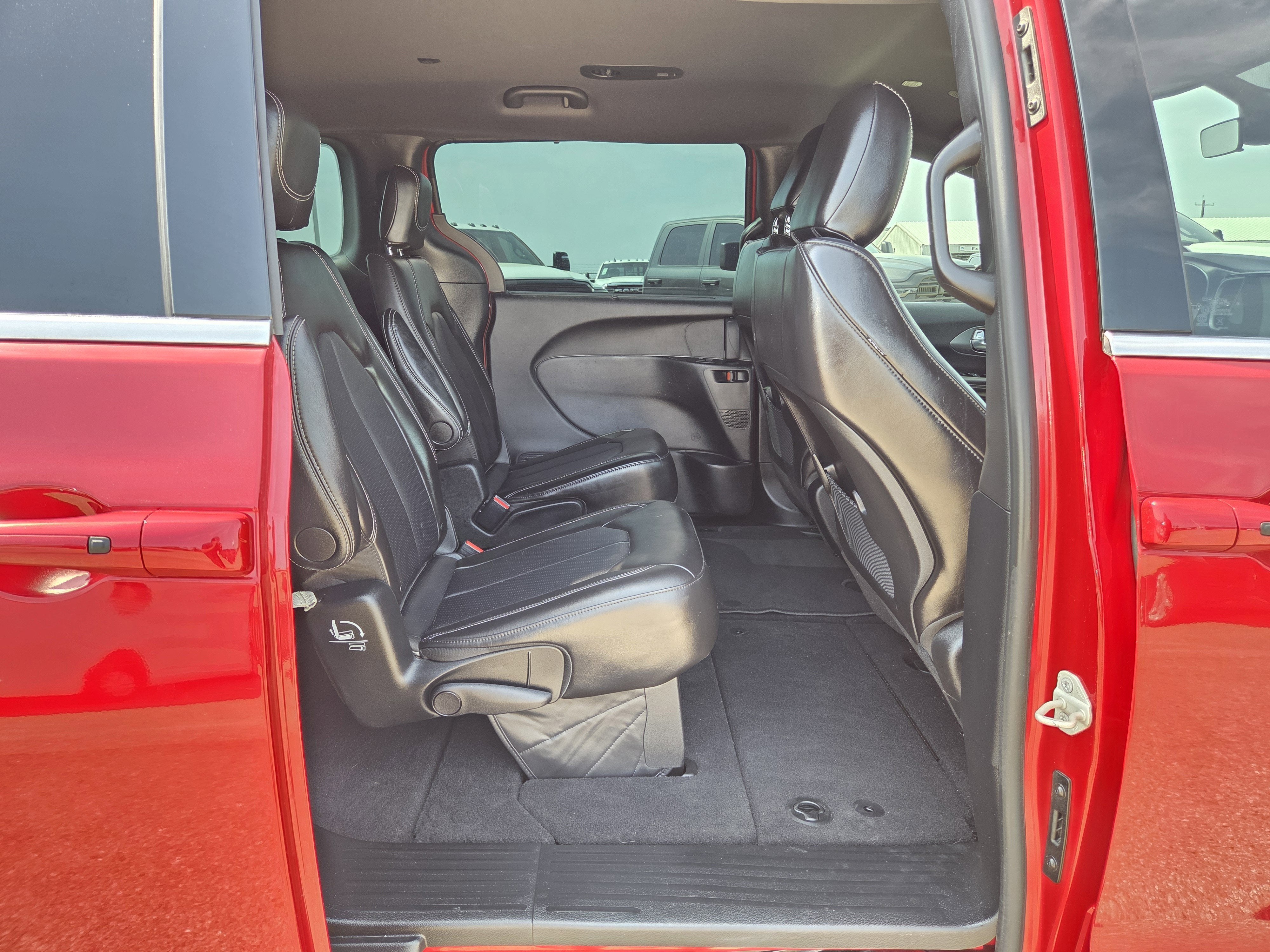 2026 Chrysler Voyager LX