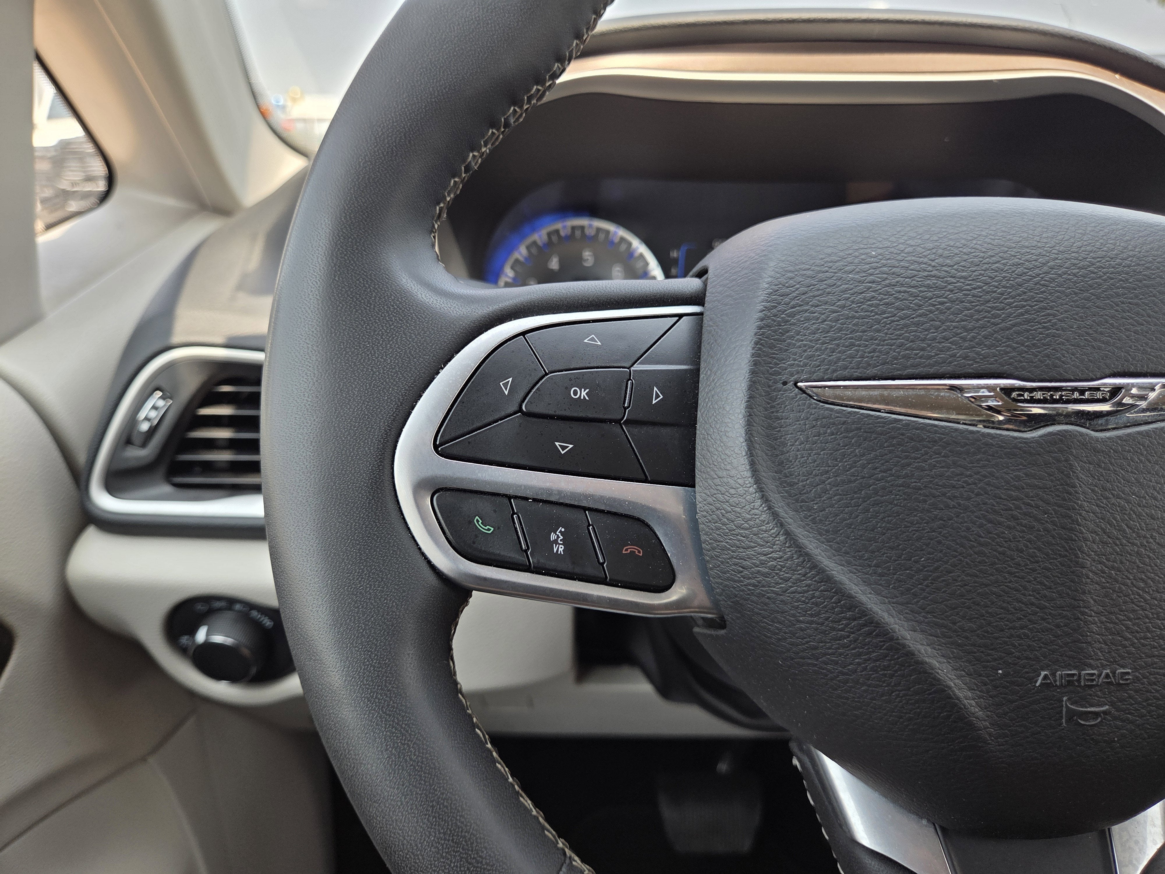 2023 Chrysler Voyager LX