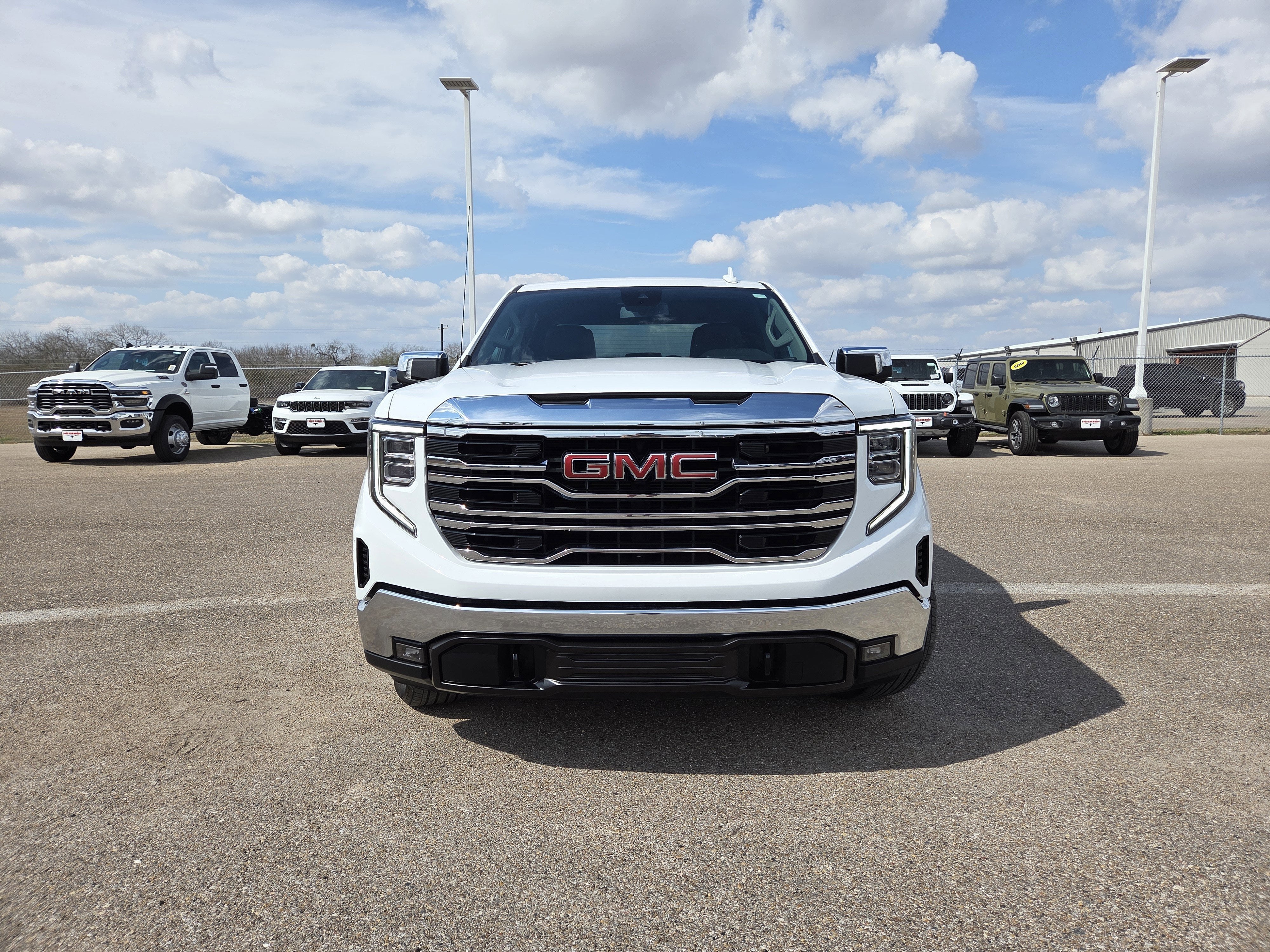 2025 GMC Sierra 1500 SLT